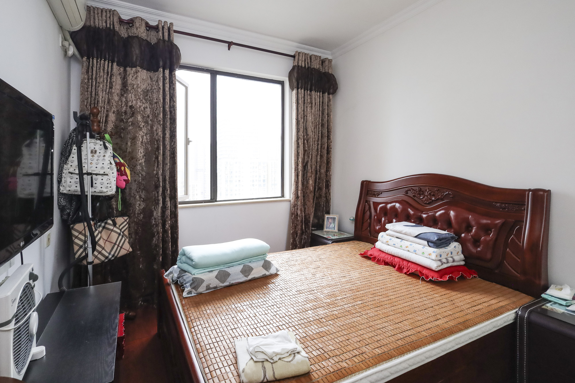 世茂外滩里(世茂铂翠湾三期)  3室2厅1卫    147.93万 世茂外滩里(世茂铂翠湾三期)  3室2厅1卫    147.93万卧室