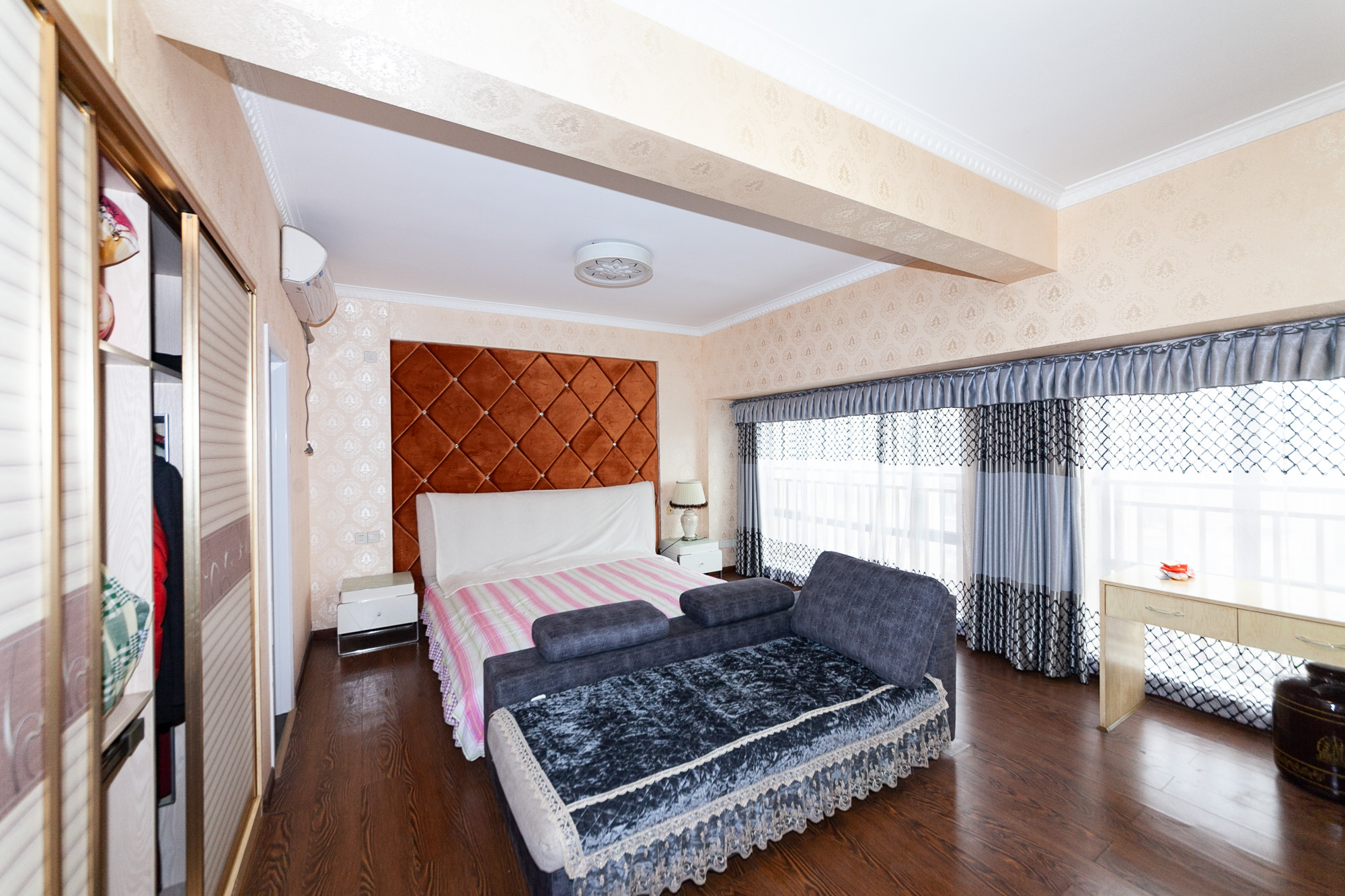 南山苏迪亚诺 5室2厅2卫 108.0万 南山苏迪亚诺 5室2厅2卫 108.0万卧室