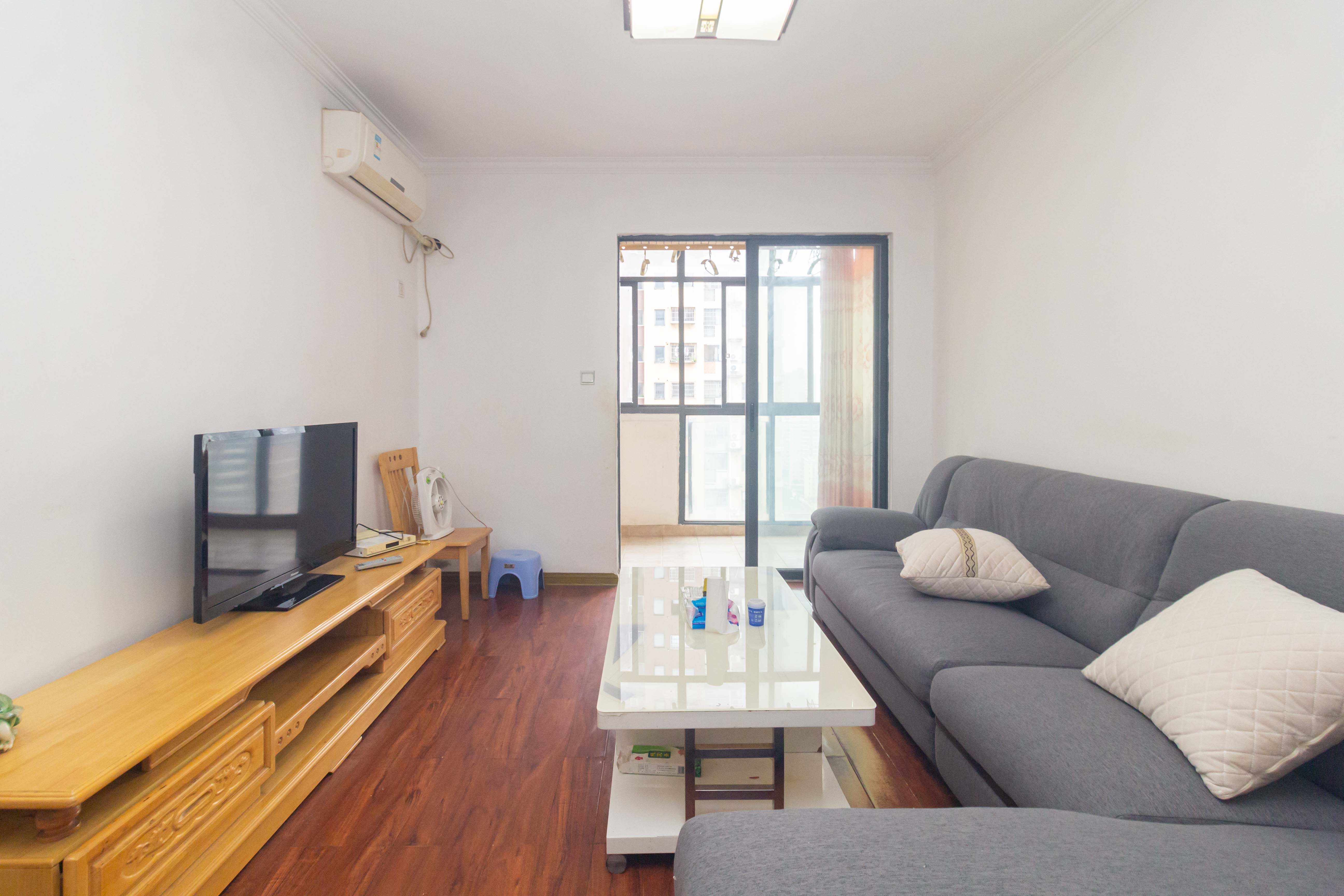 中国铁建国际城一期  2室2厅1卫    42.8万 中国铁建国际城一期  2室2厅1卫    42.8万客厅