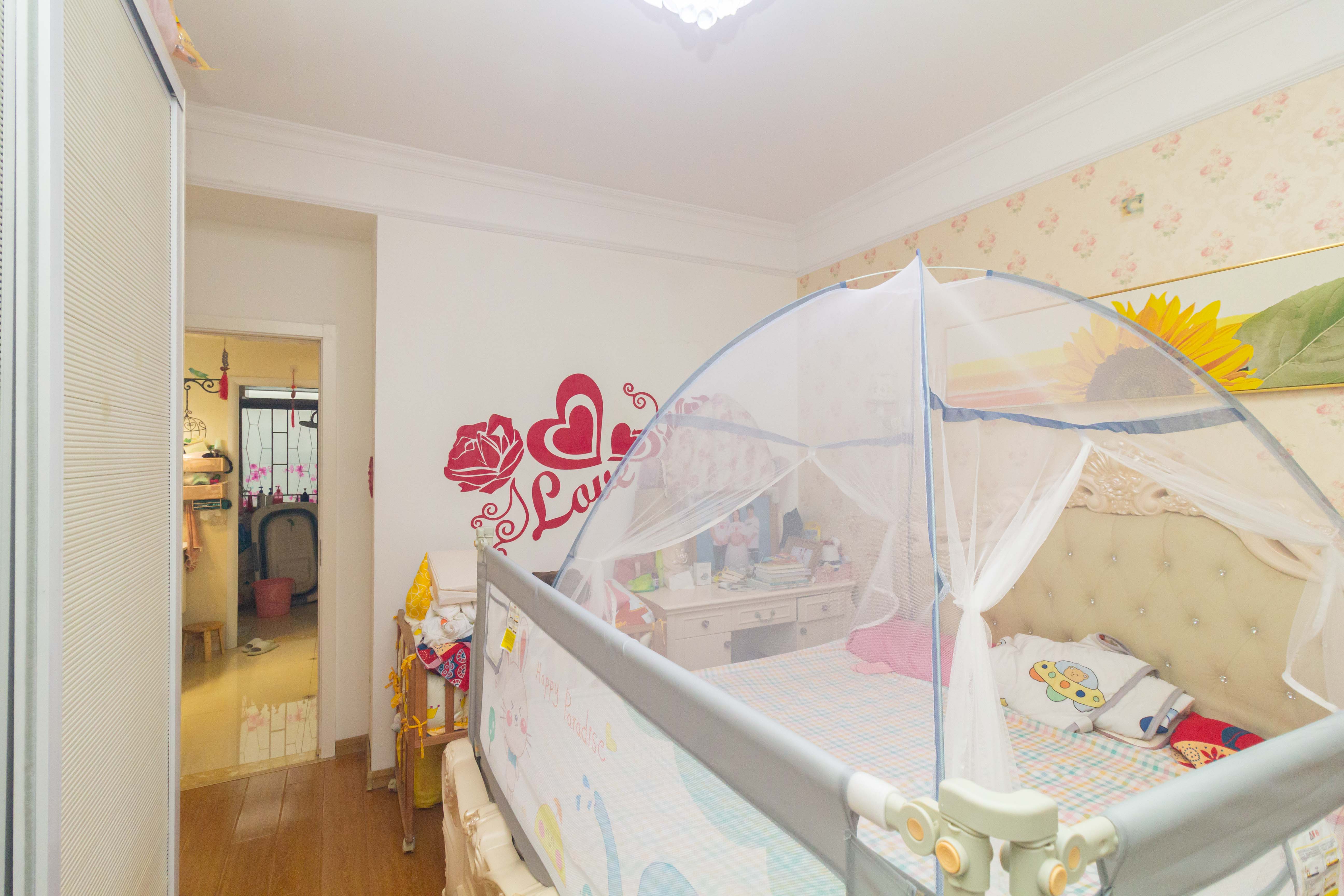 和泉嘉园 3室2厅2卫 62.8万 和泉嘉园 3室2厅2卫 62.8万卧室