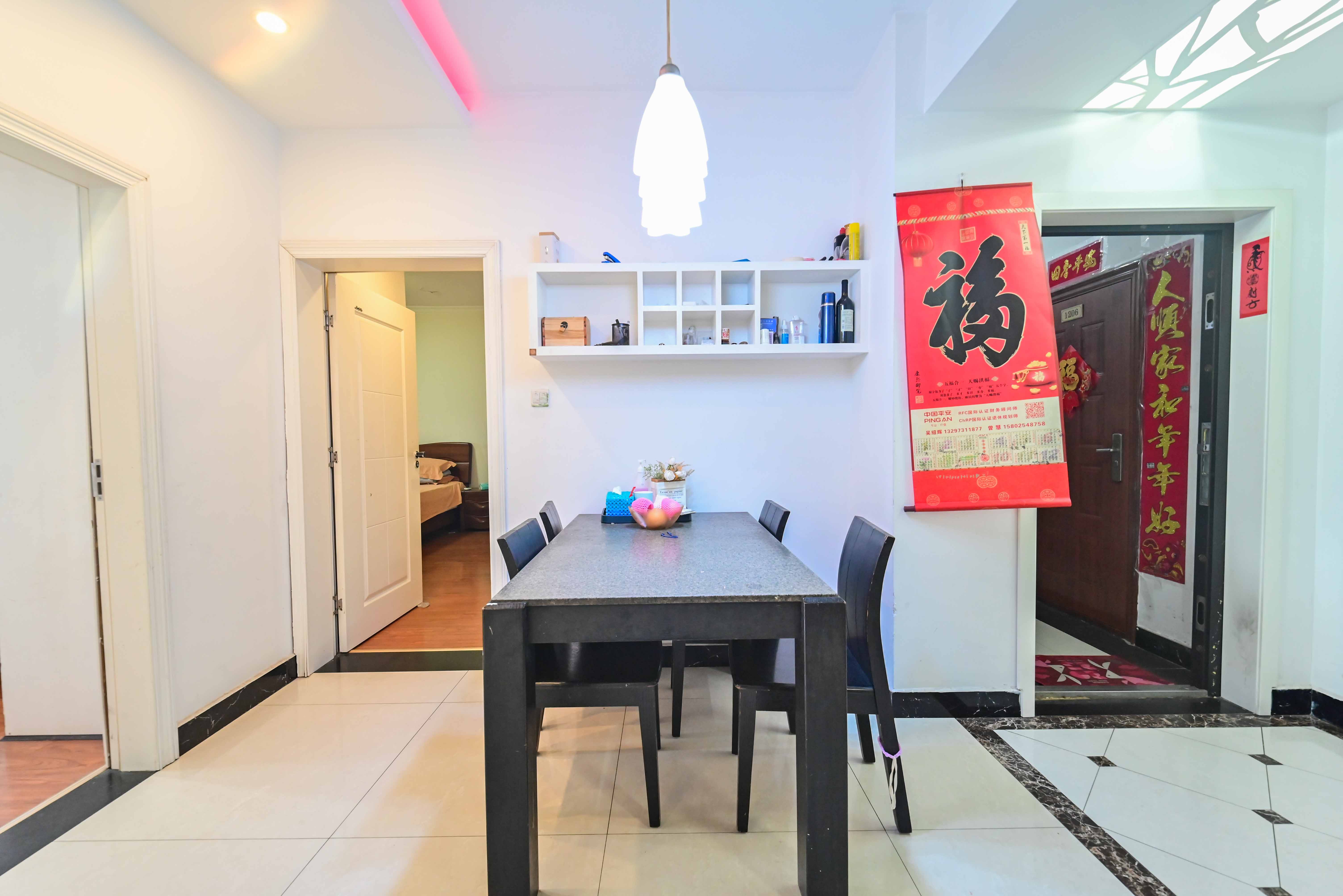 中城丽景香山园  3室2厅2卫   120.00万客厅