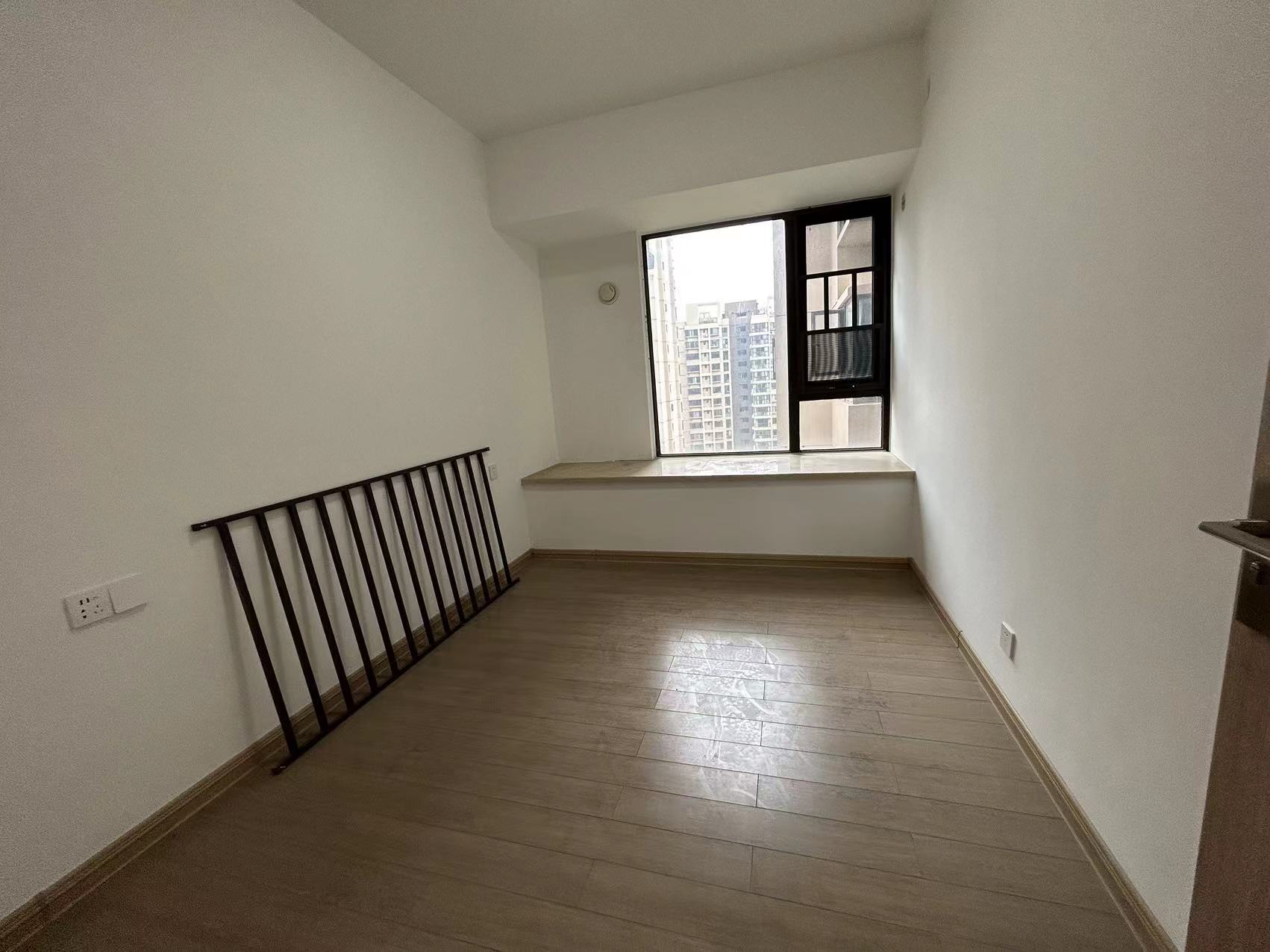 蓝溪谷 4室2厅2卫 72.0万 蓝溪谷 4室2厅2卫 72.0万室内图