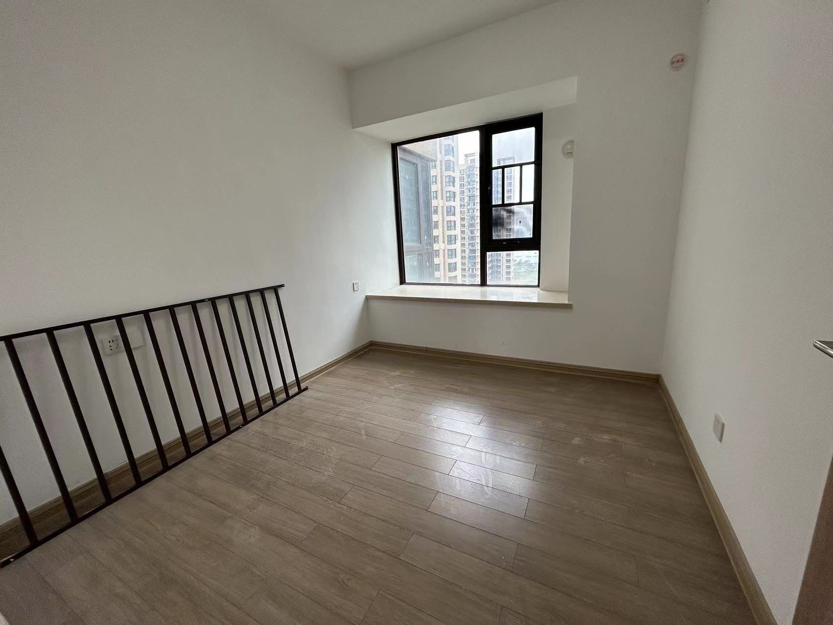 蓝溪谷 4室2厅2卫 72.0万 蓝溪谷 4室2厅2卫 72.0万室内图