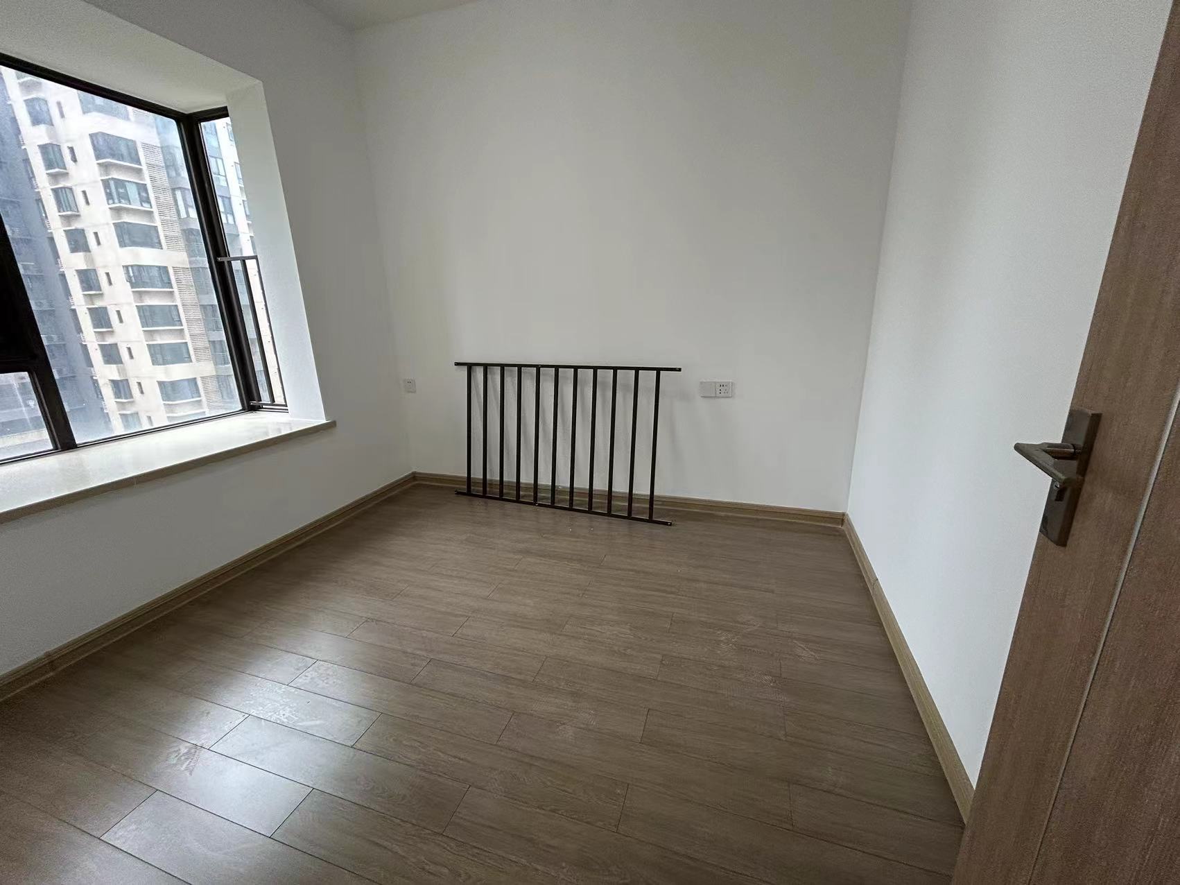 蓝溪谷 4室2厅2卫 72.0万 蓝溪谷 4室2厅2卫 72.0万室内图