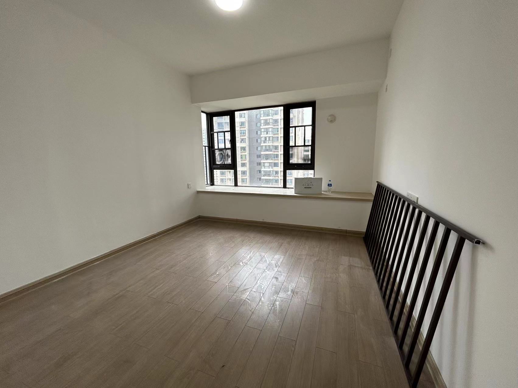 蓝溪谷 4室2厅2卫 72.0万 蓝溪谷 4室2厅2卫 72.0万室内图