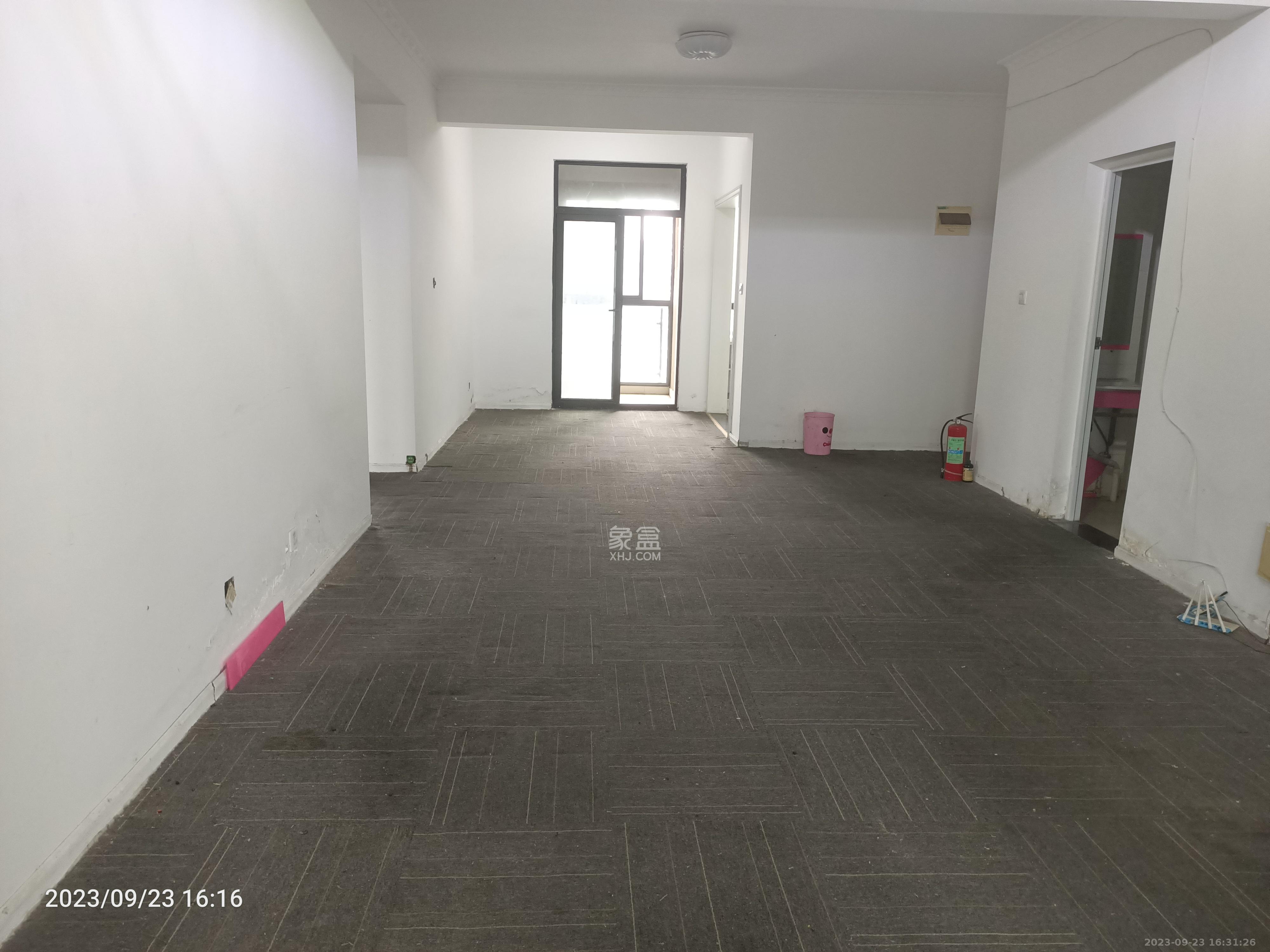 郡原广场  3室2厅1卫   3200.00元/月室内图