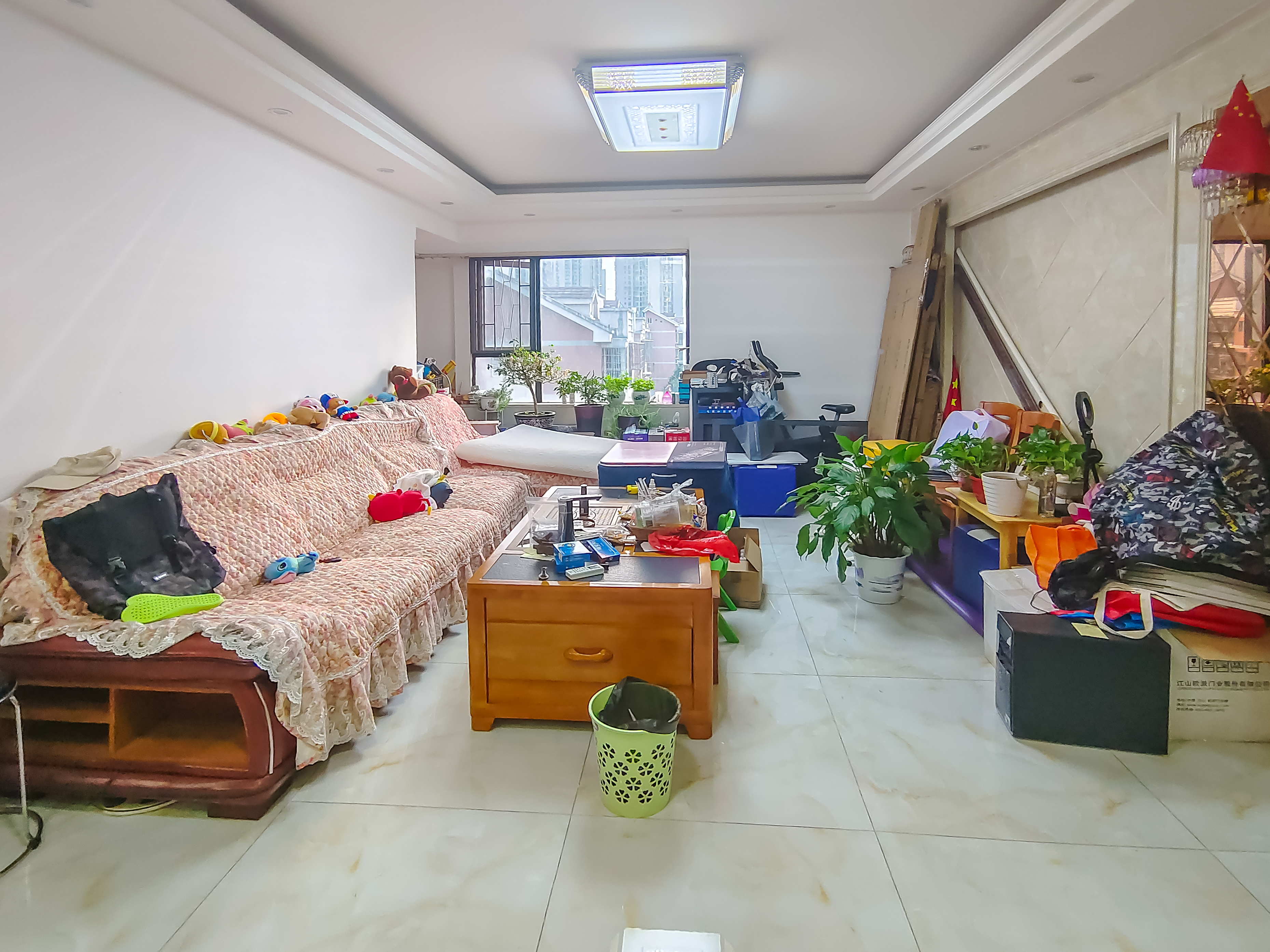 三一街区  3室2厅1卫    99.8万 三一街区  3室2厅1卫    99.8万客厅