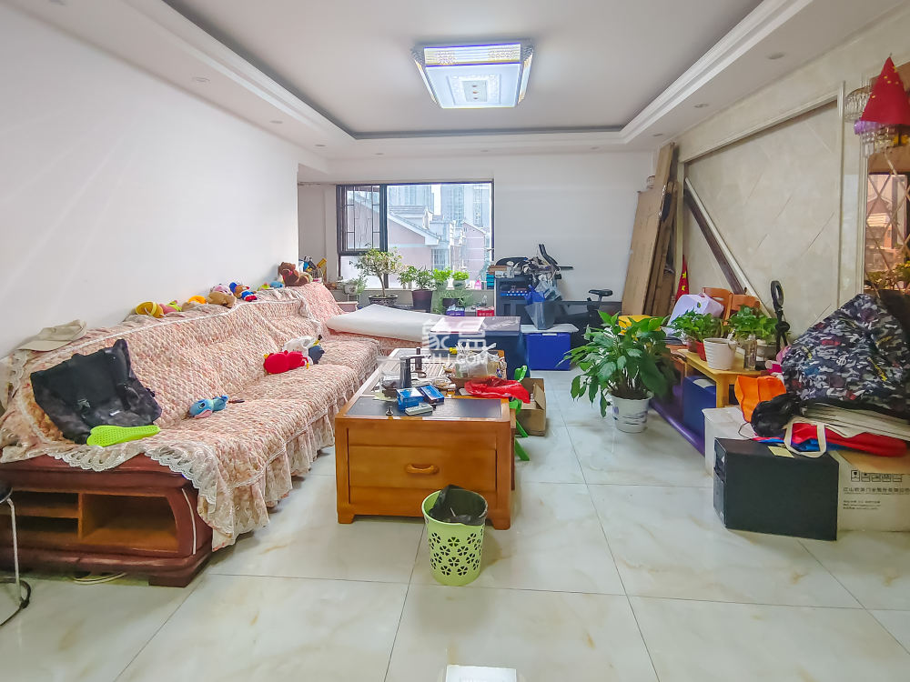 三一街区  3室2厅1卫   99.80万