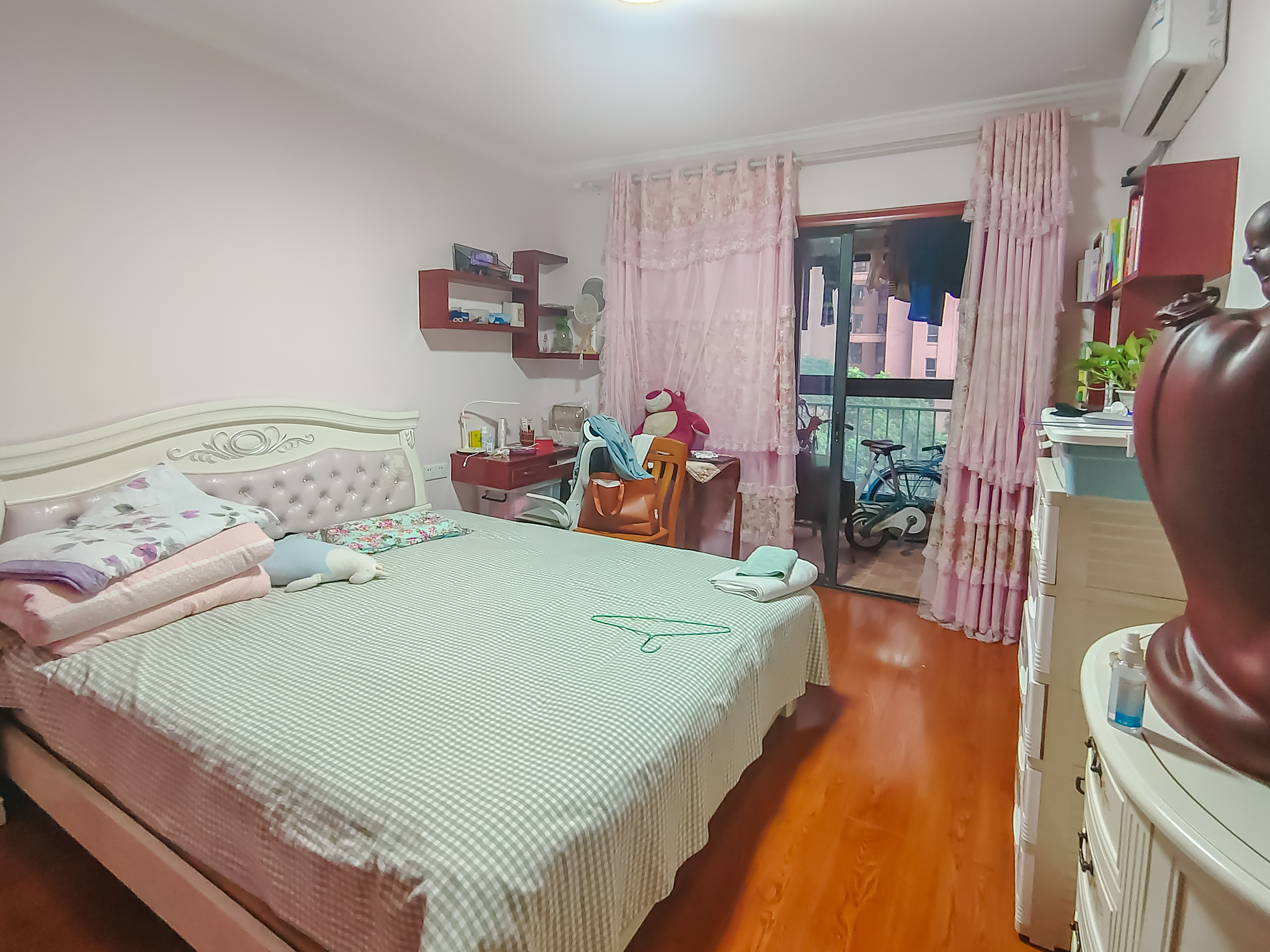 三一街区  3室2厅1卫   99.80万卧室