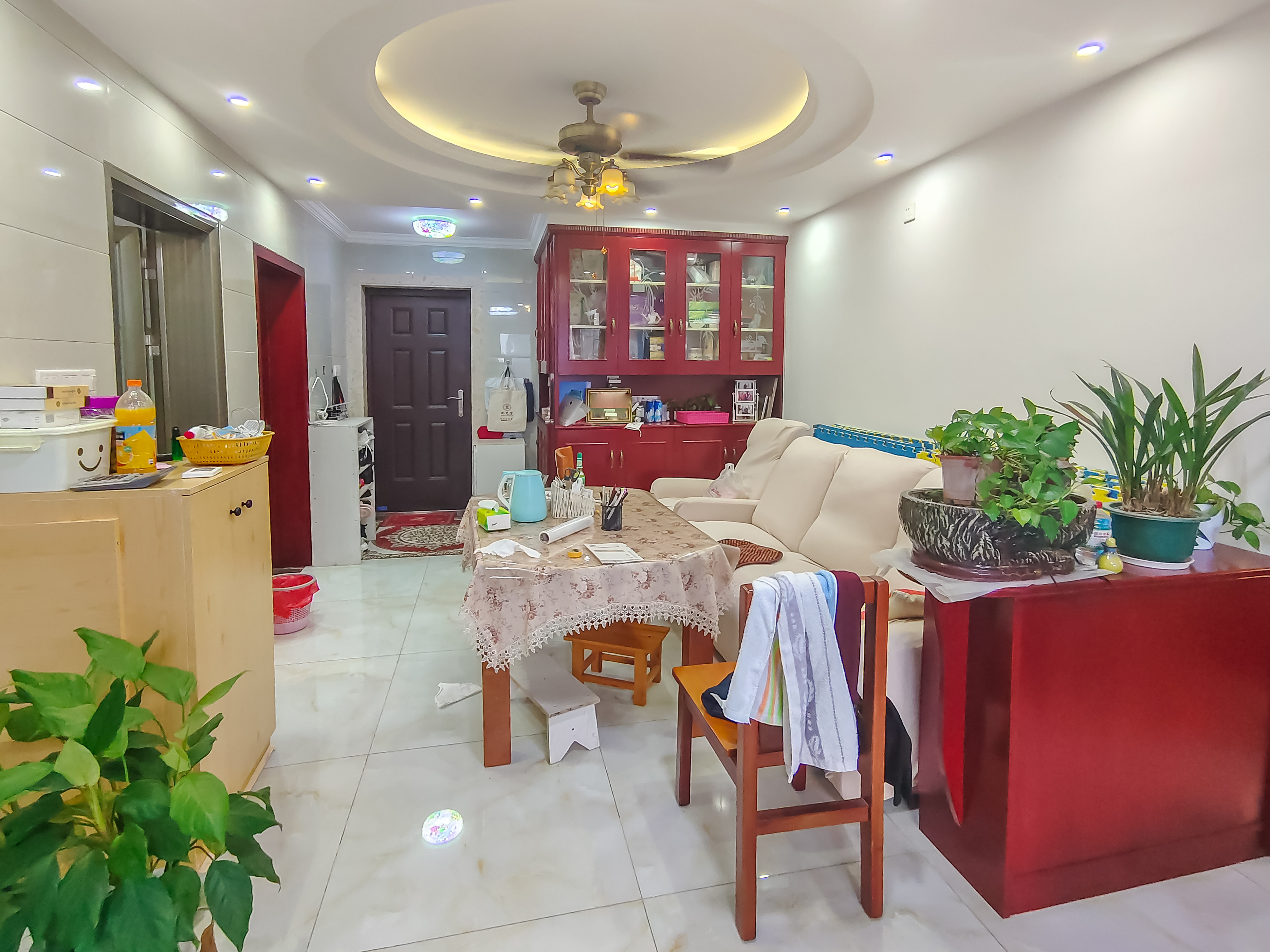 三一街区  3室2厅1卫    99.8万 三一街区  3室2厅1卫    99.8万客厅