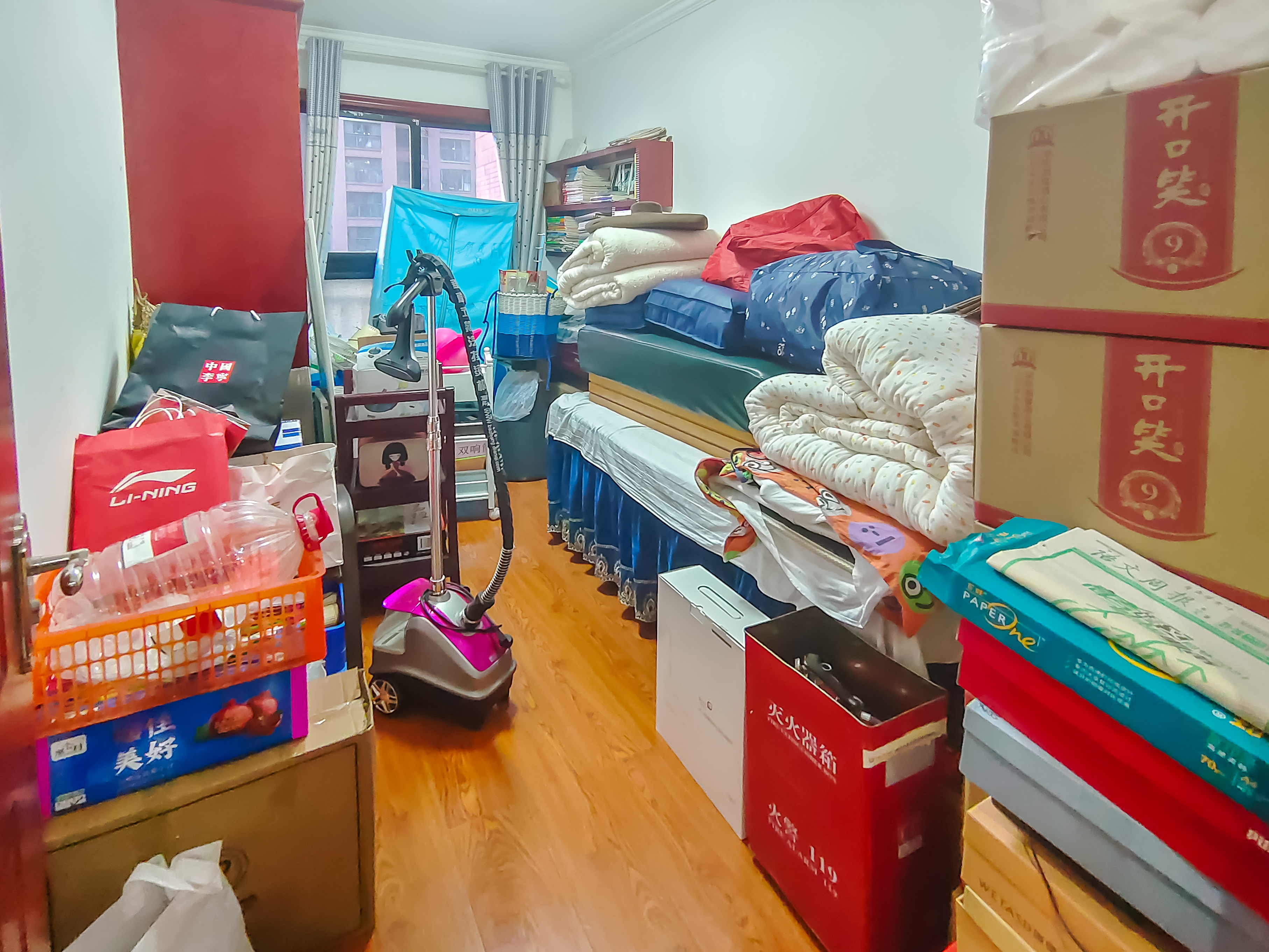 三一街区  3室2厅1卫    99.8万 三一街区  3室2厅1卫    99.8万卧室