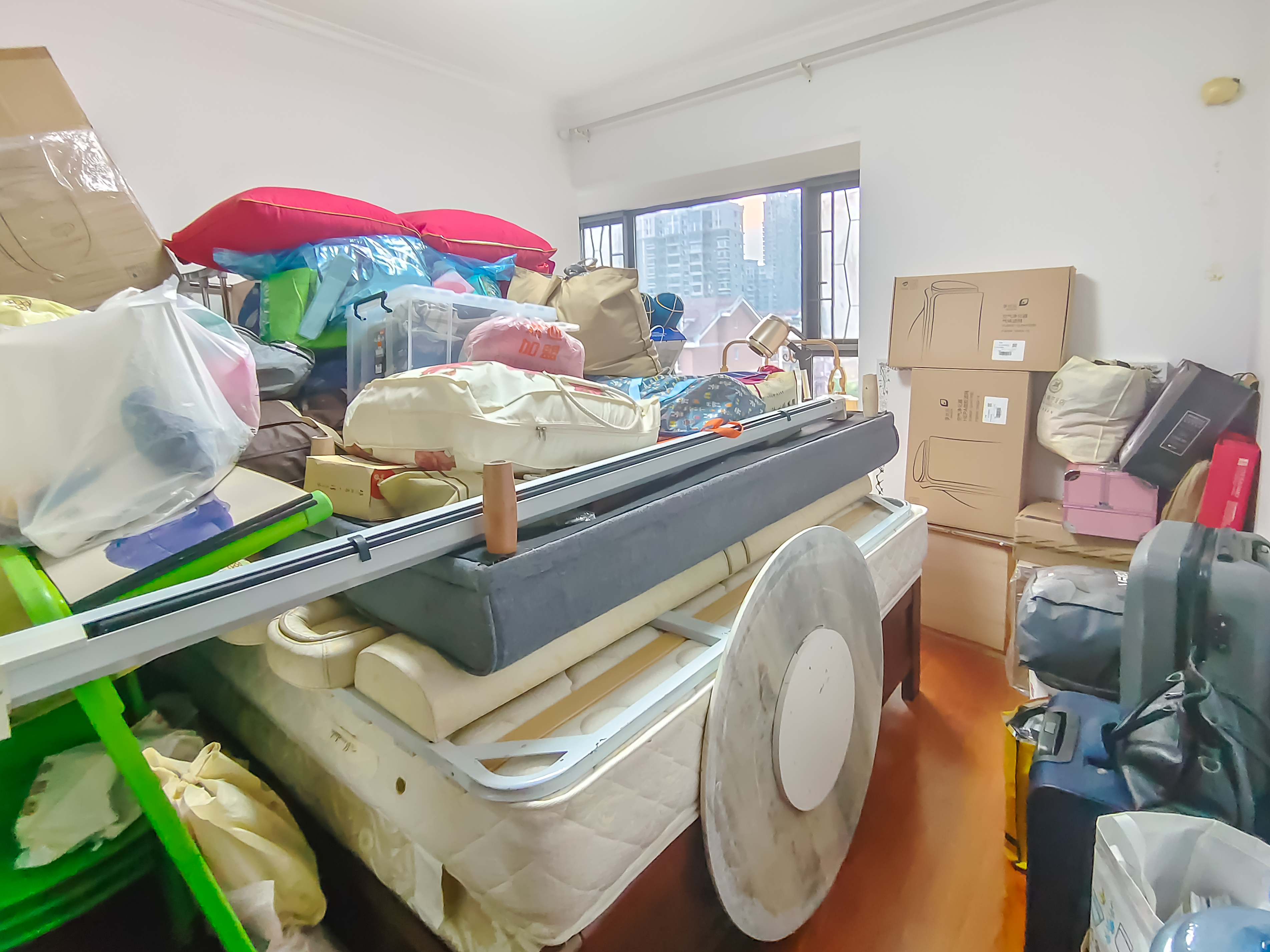 三一街区  3室2厅1卫    99.8万 三一街区  3室2厅1卫    99.8万卧室