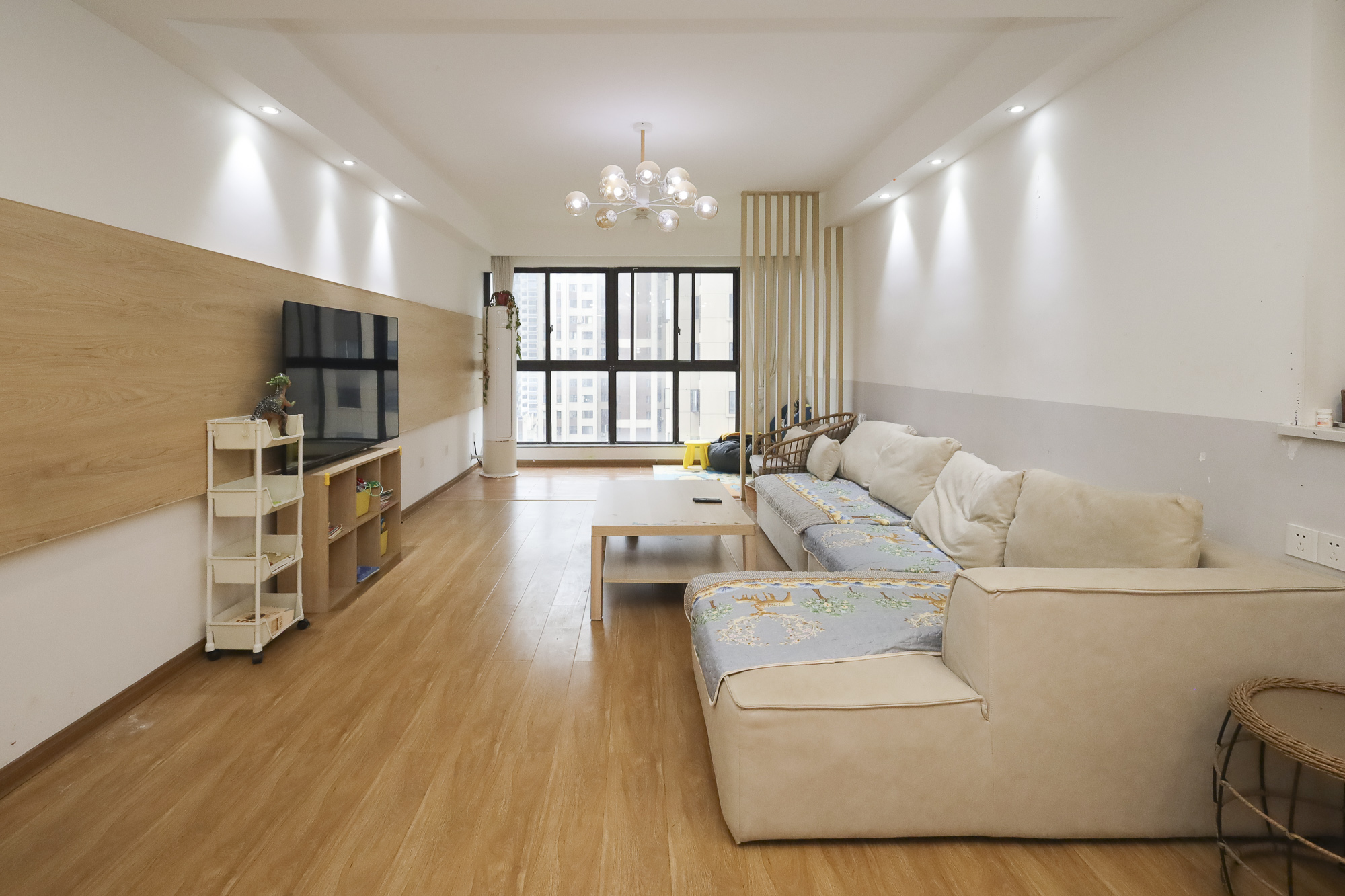 中铁西江悦一期  3室2厅1卫    148.0万 中铁西江悦一期  3室2厅1卫    148.0万客厅