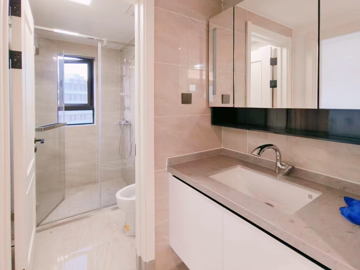 万科金色梦想D区  4室2厅2卫    175.0万卫生间