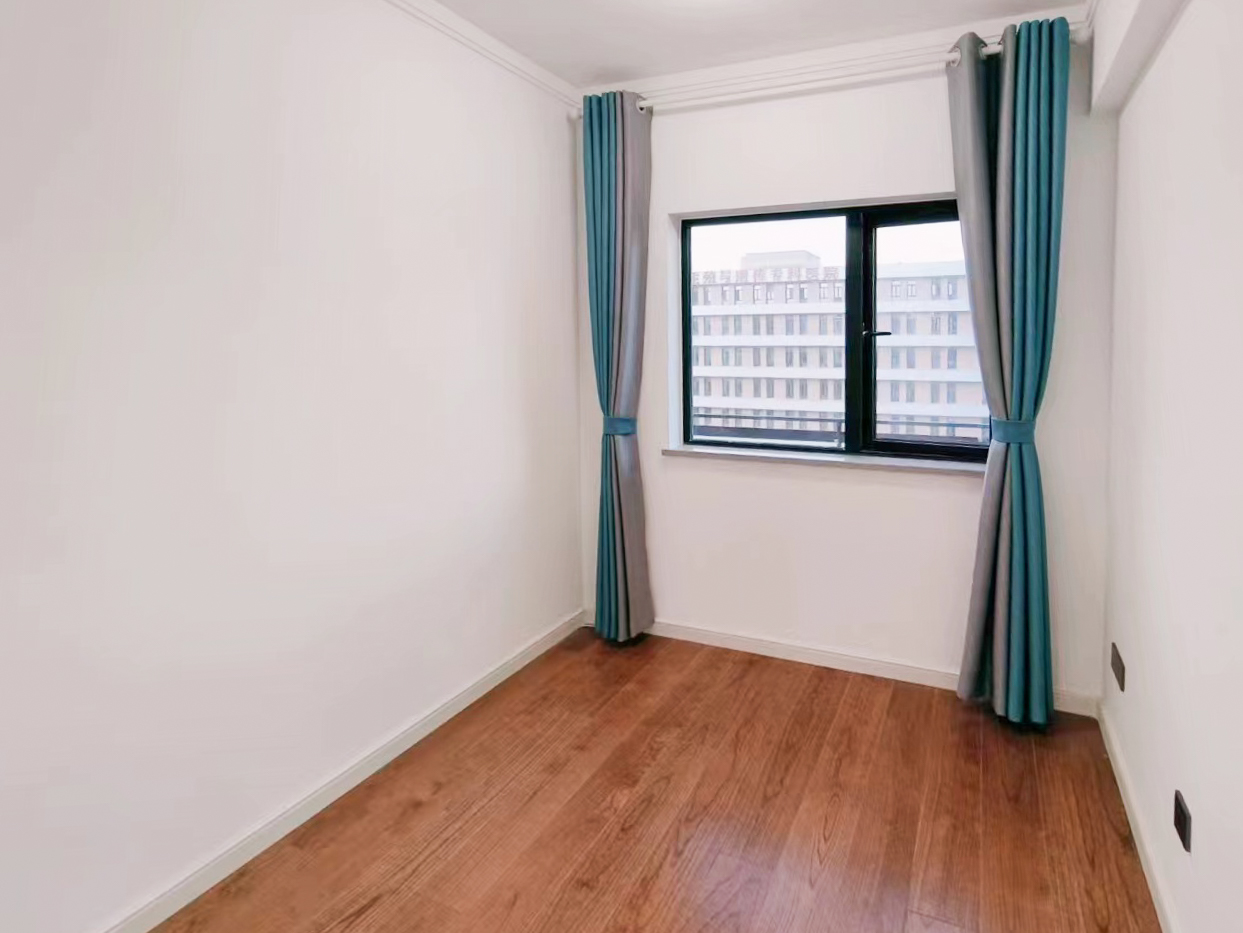 万科金色梦想D区  4室2厅2卫    175.0万卧室