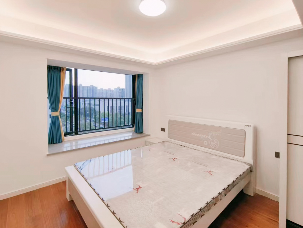 万科金色梦想D区  4室2厅2卫    175.0万卧室