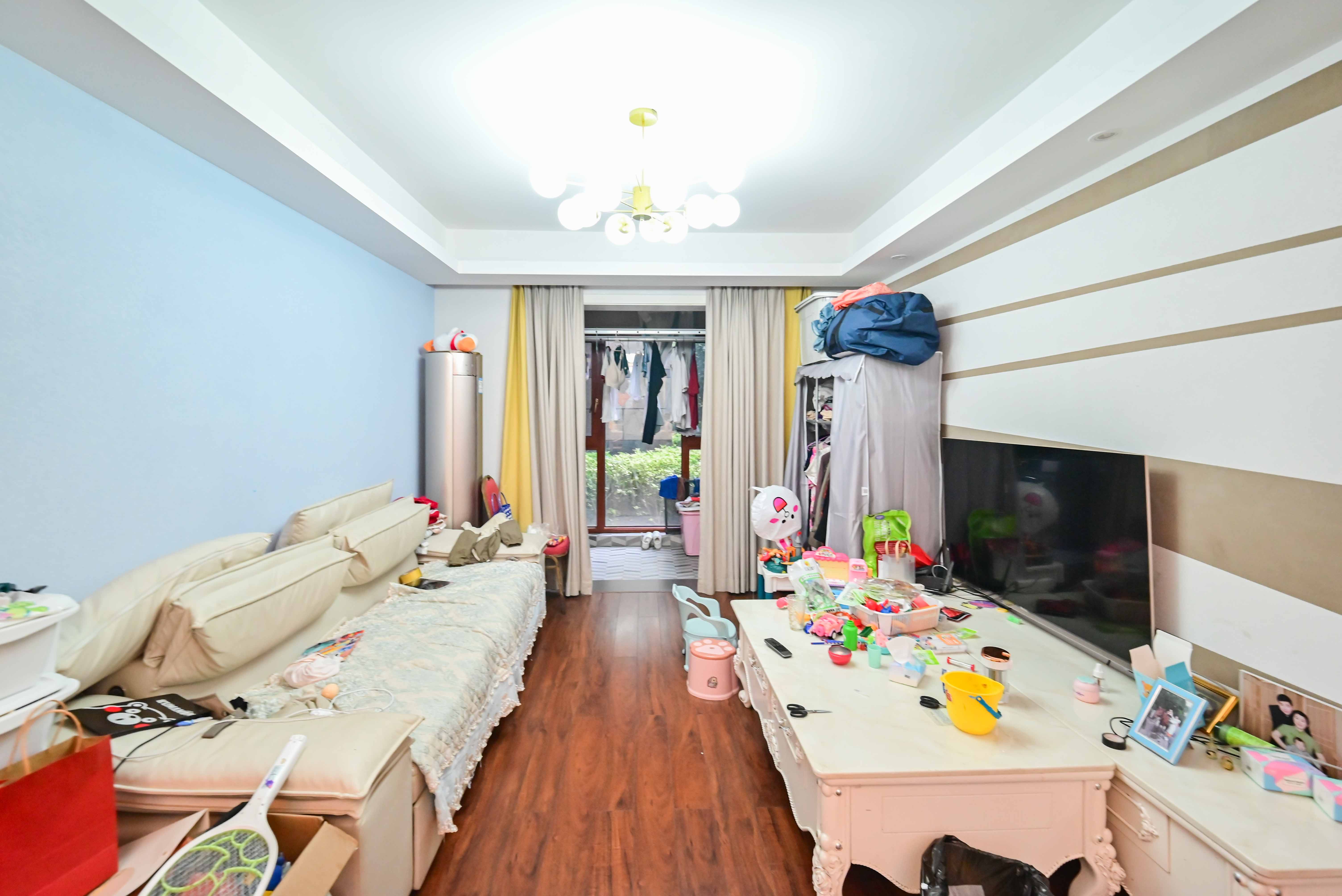 万科魅力之城观澜里 3室2厅2卫 100.0万 万科魅力之城观澜里 3室2厅2卫 100.0万客厅