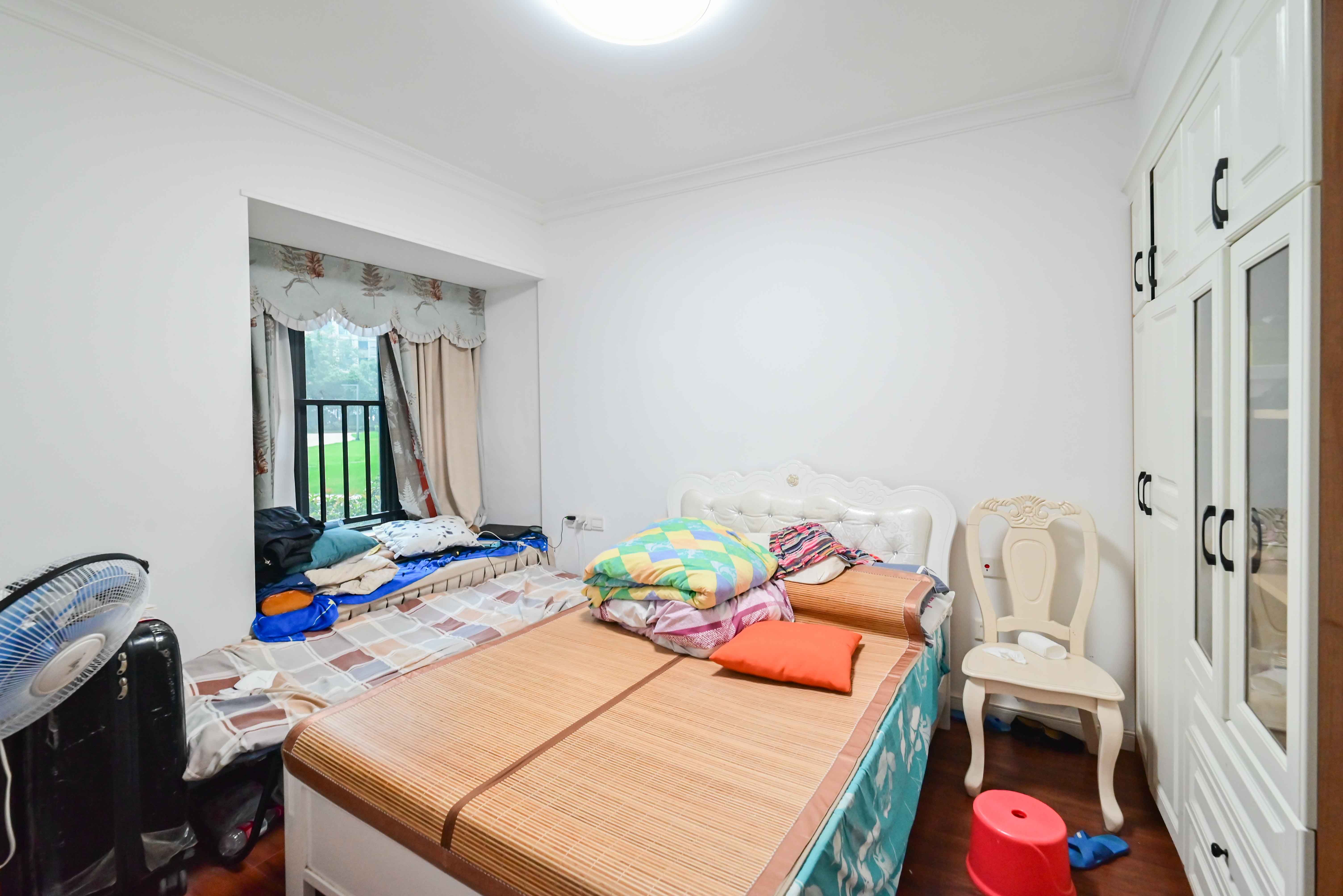 万科魅力之城观澜里 3室2厅2卫 100.0万 万科魅力之城观澜里 3室2厅2卫 100.0万卧室