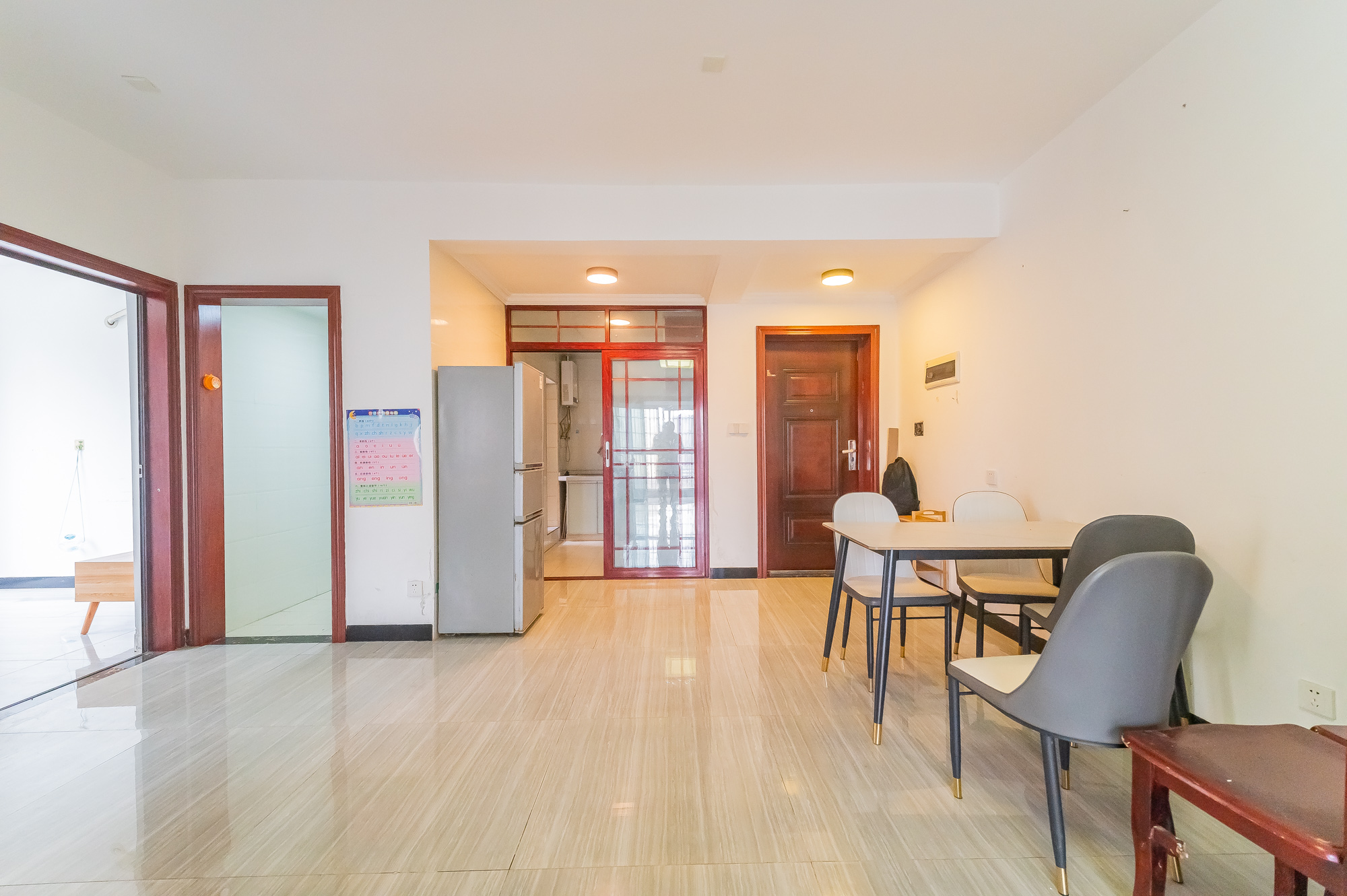 星湖湾二期高层 3室2厅1卫 77.5万 星湖湾二期高层 3室2厅1卫 77.5万客厅