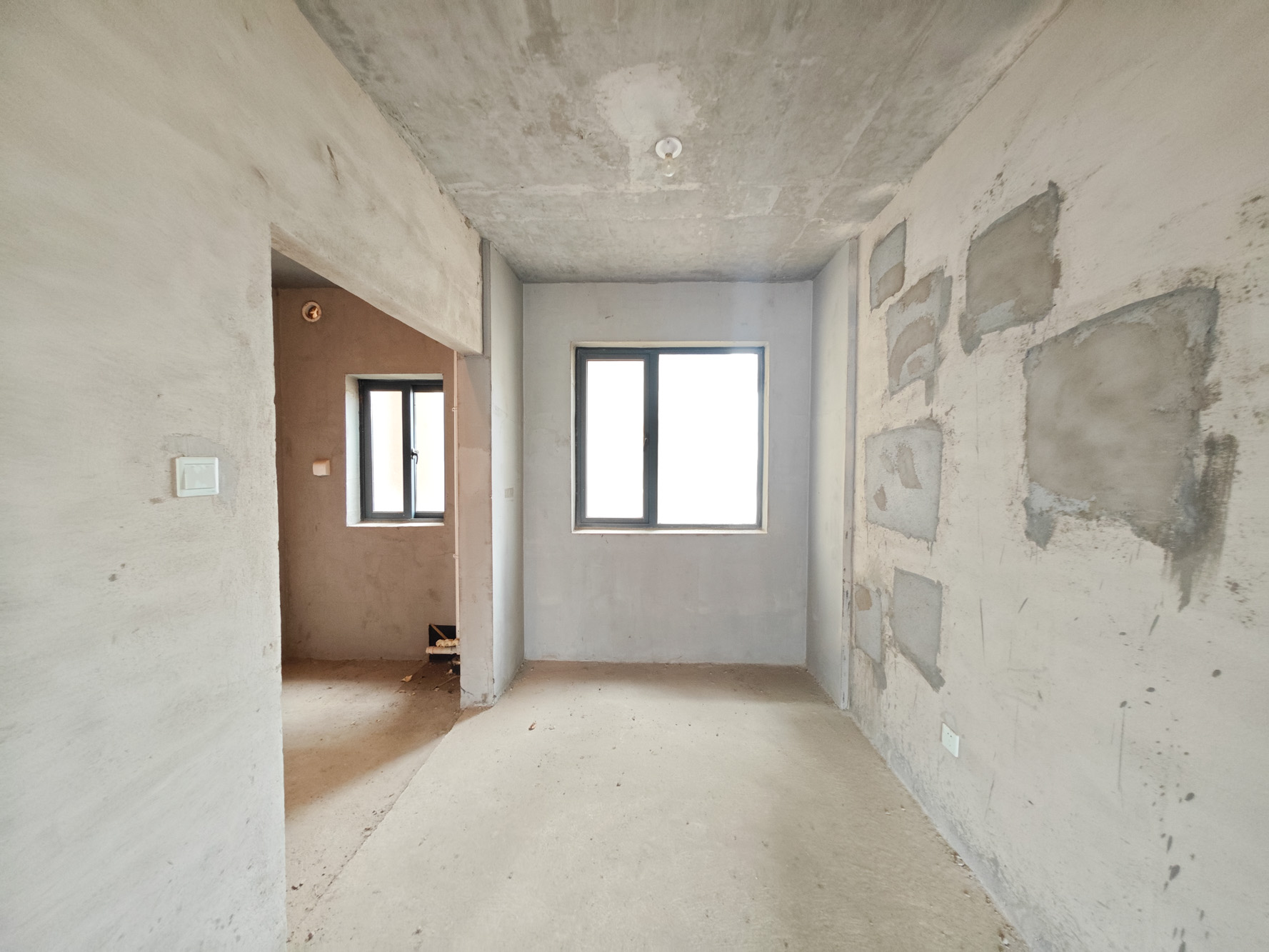 中建嘉和城  4室2厅2卫   120.00万客厅