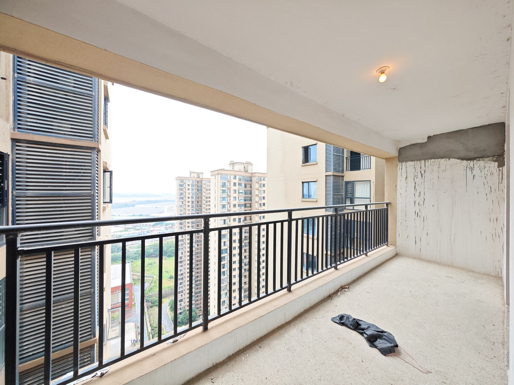 中建嘉和城  4室2厅2卫   120.00万阳台