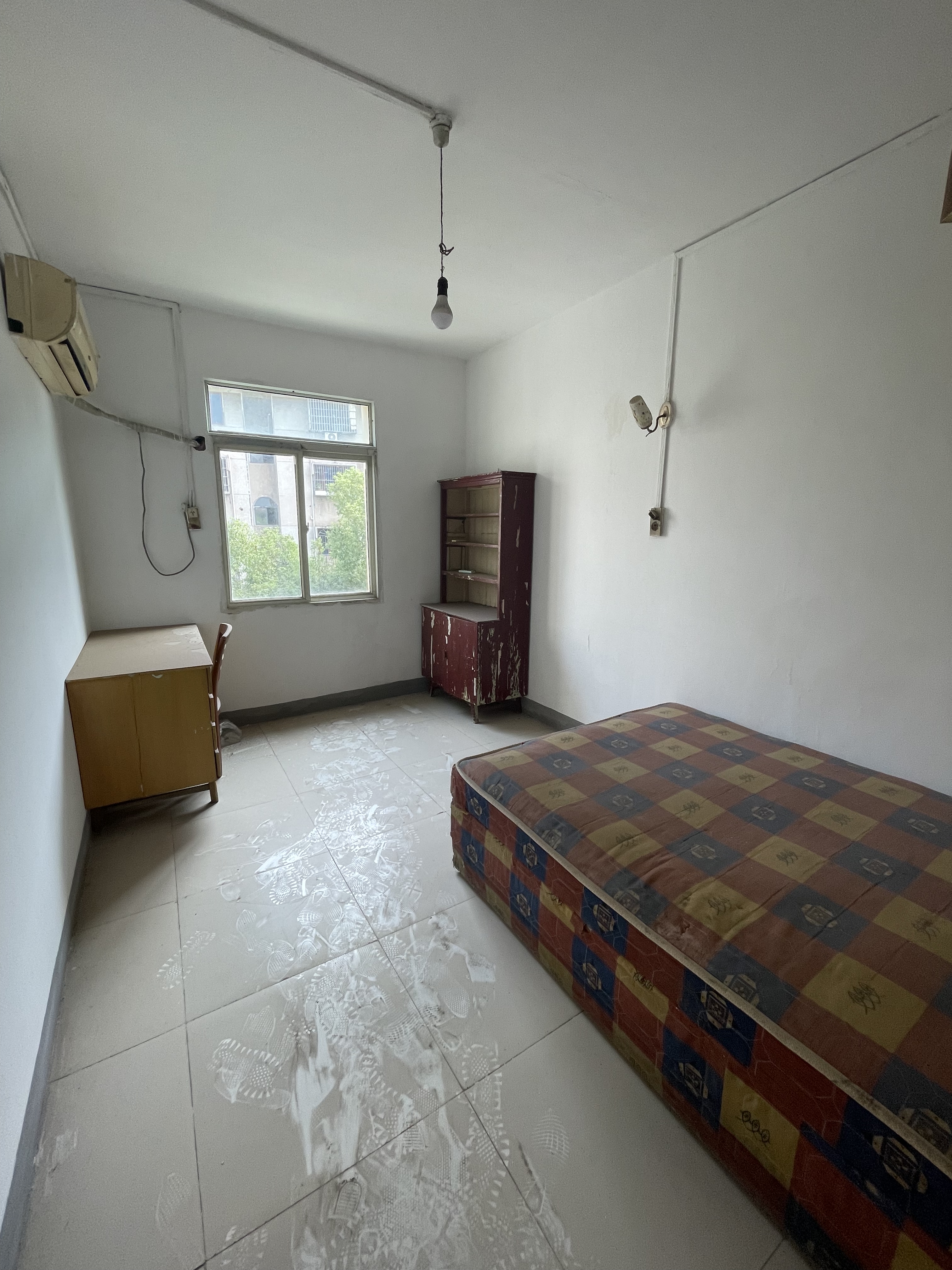 万人新村  2室1厅1卫    16.0万 万人新村  2室1厅1卫    16.0万客厅