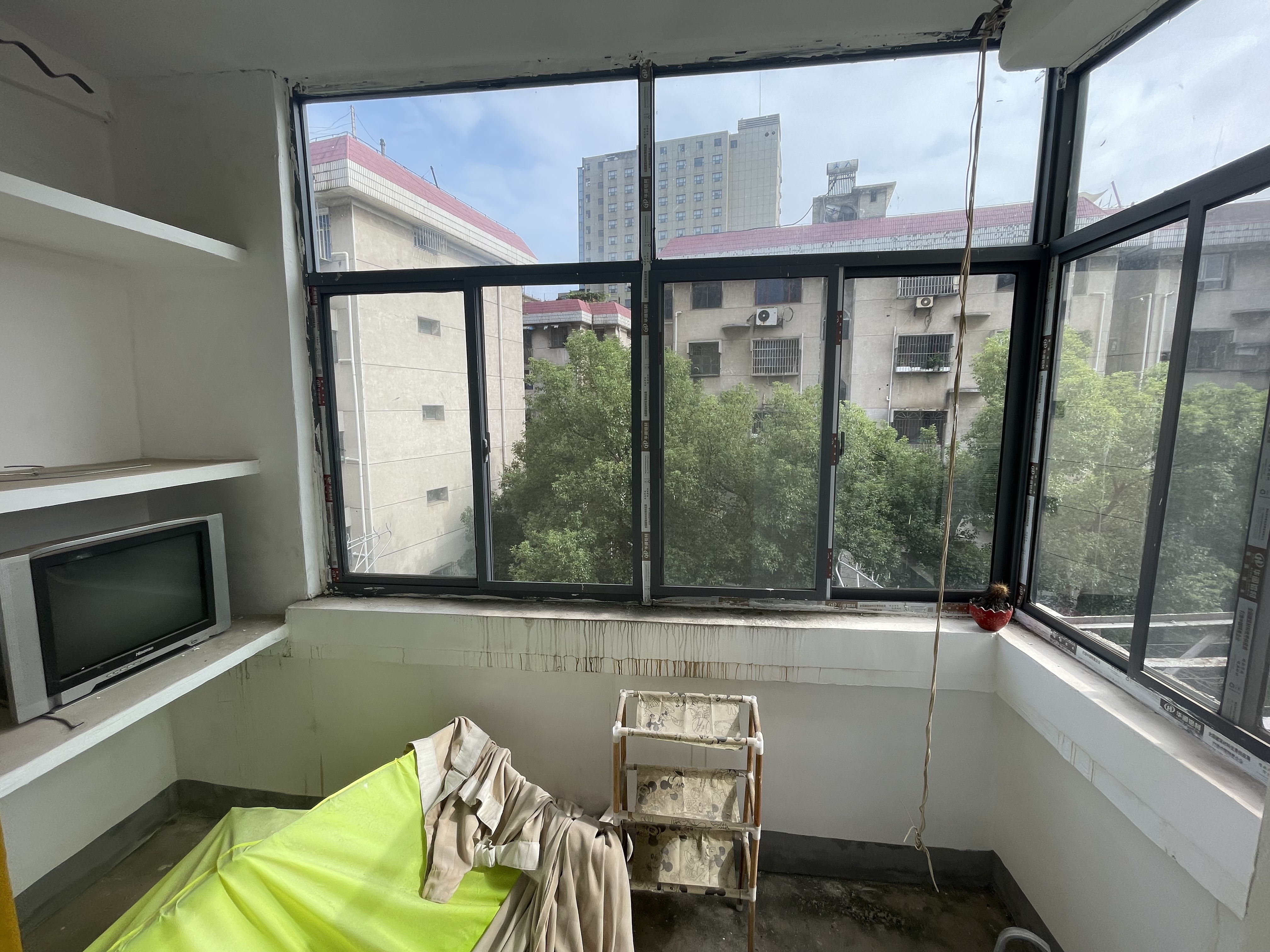 万人新村  2室1厅1卫    16.0万 万人新村  2室1厅1卫    16.0万客厅