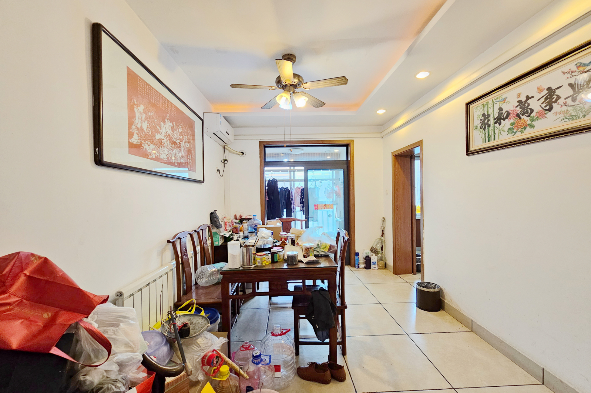 长房东郡  3室2厅2卫   180.00万客厅