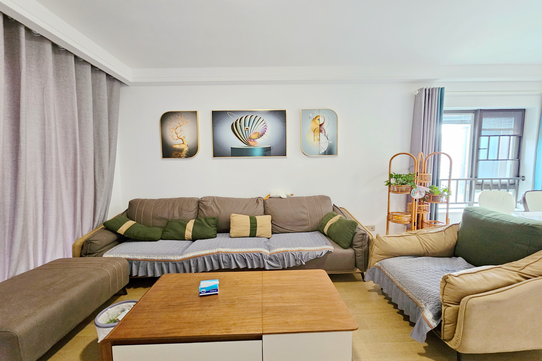 阳光城尚东湾青柠园  4室2厅2卫    130.0万客厅