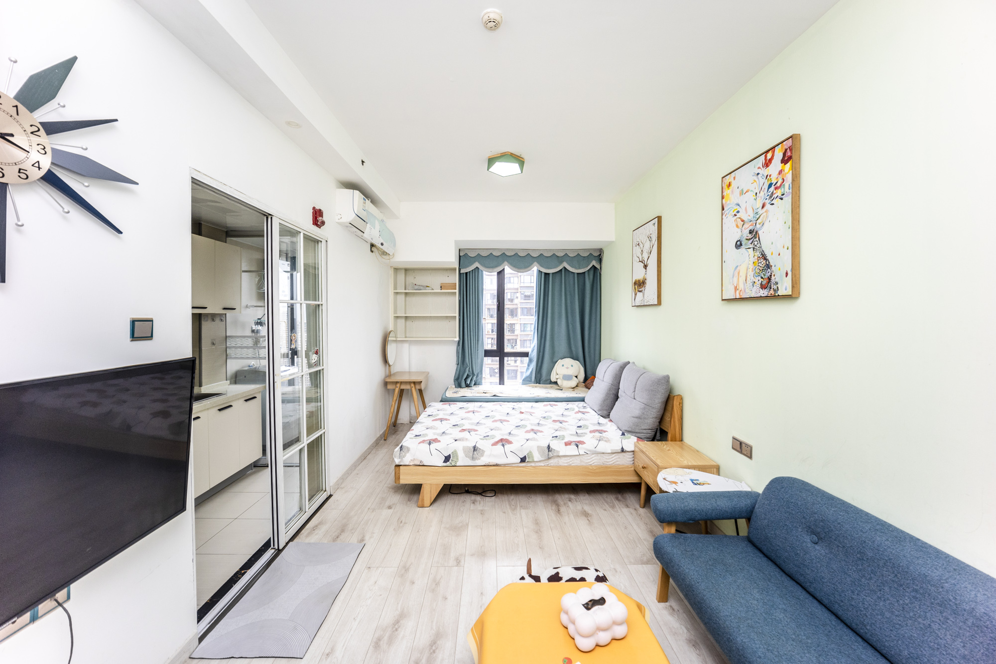 荣悦台 1室1厅1卫 40.0万 荣悦台 1室1厅1卫 40.0万客厅