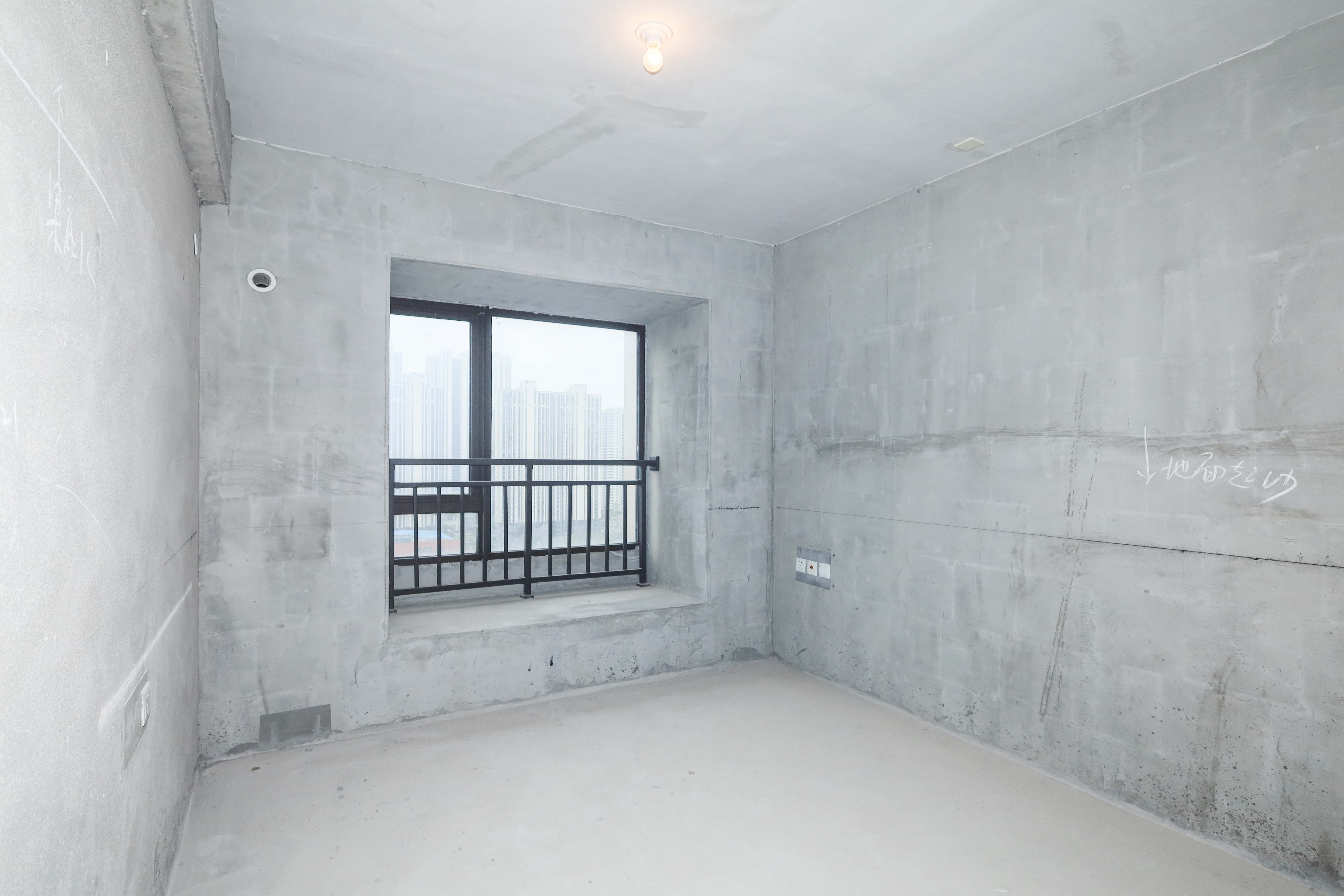 中国铁建梅溪青秀三期  3室2厅2卫   170.00万卧室