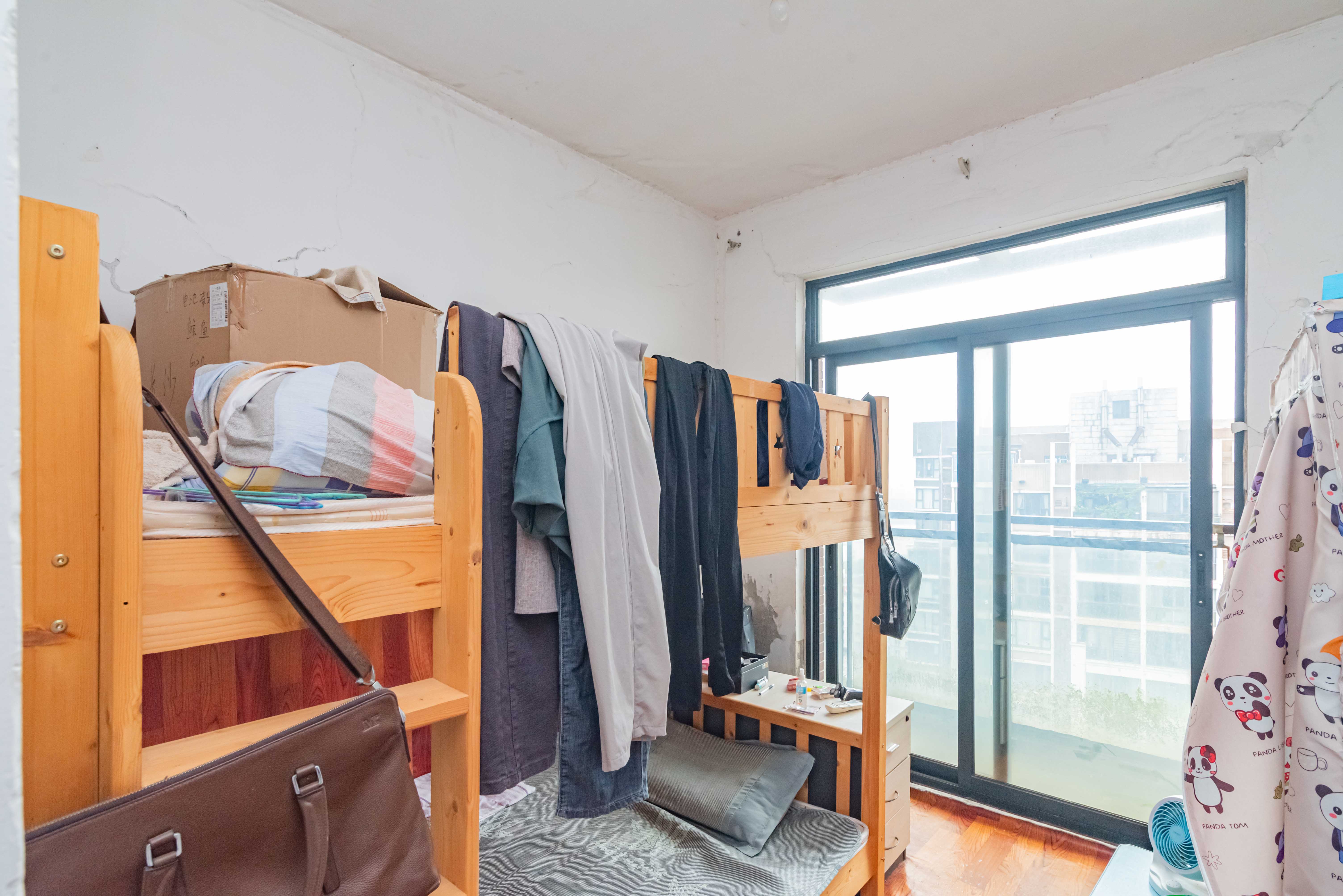 藏珑湖上国际花园 4室2厅2卫 248.0万 藏珑湖上国际花园 4室2厅2卫 248.0万卧室