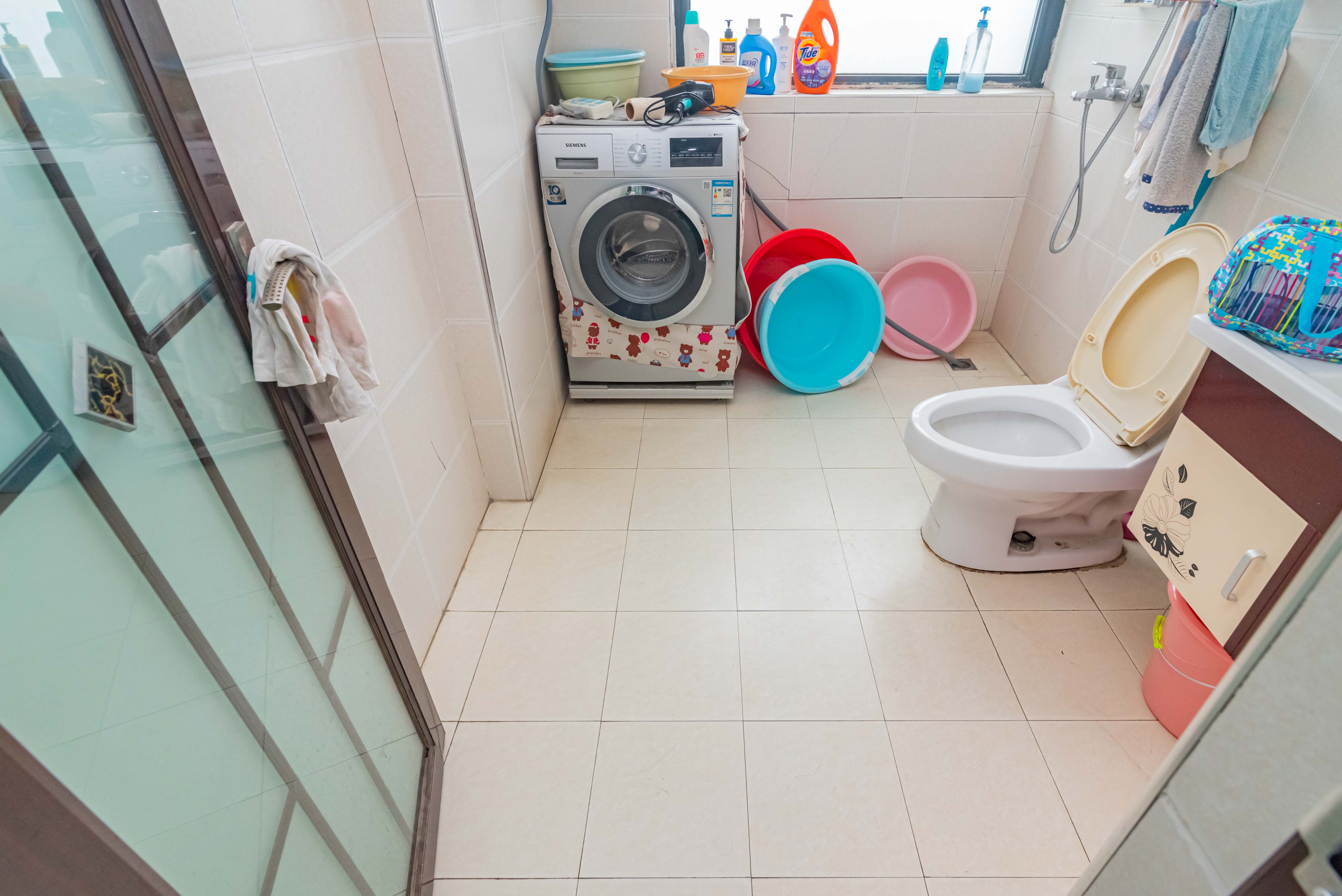 藏珑湖上国际花园 4室2厅2卫 248.0万 藏珑湖上国际花园 4室2厅2卫 248.0万卫生间