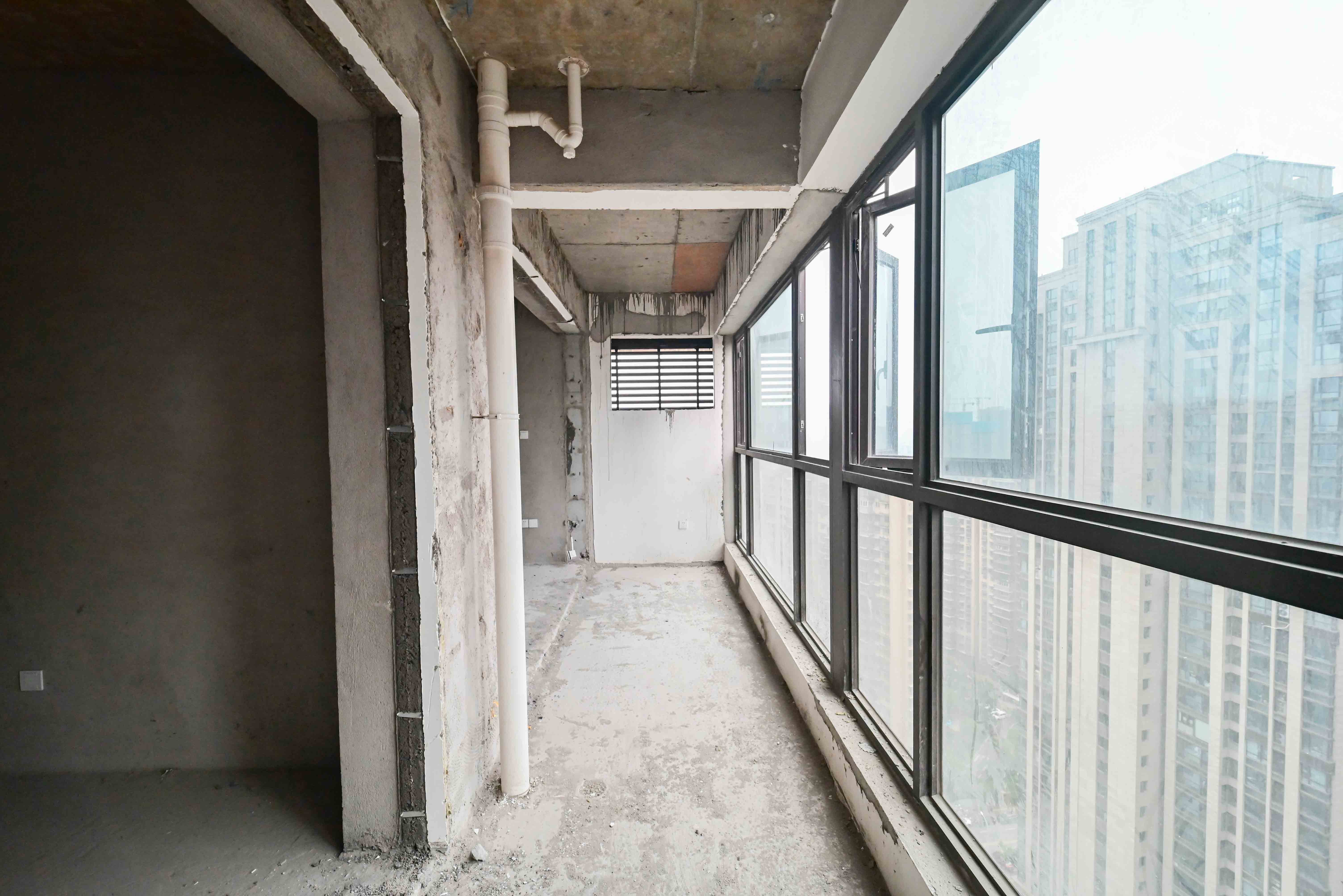 明昇壹城（明昇时代广场）二期  3室2厅2卫   131.00万阳台