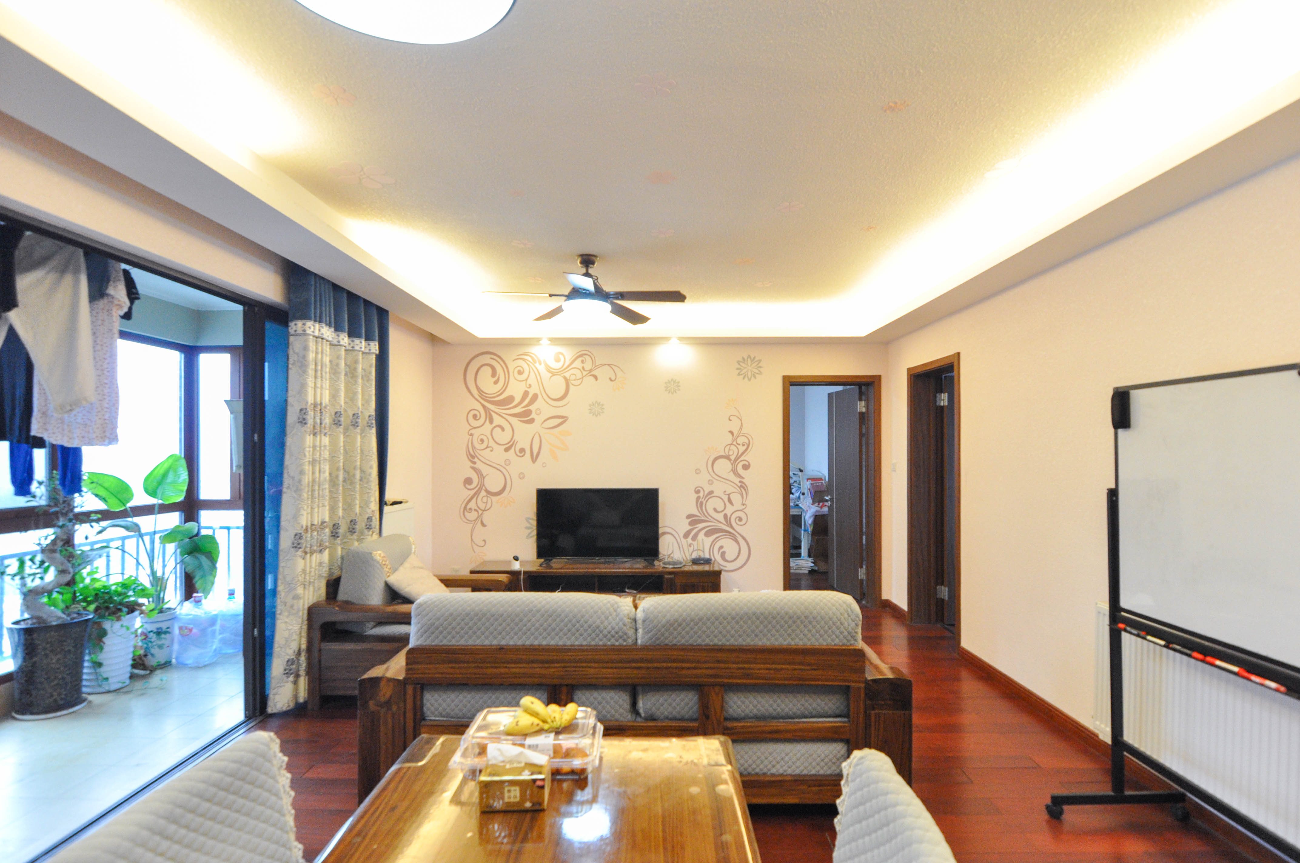 万科里梅溪郡  3室2厅2卫    238.0万客厅