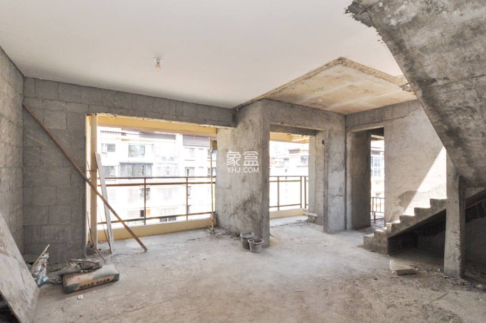 梅溪正荣府  5室2厅3卫   348.00万