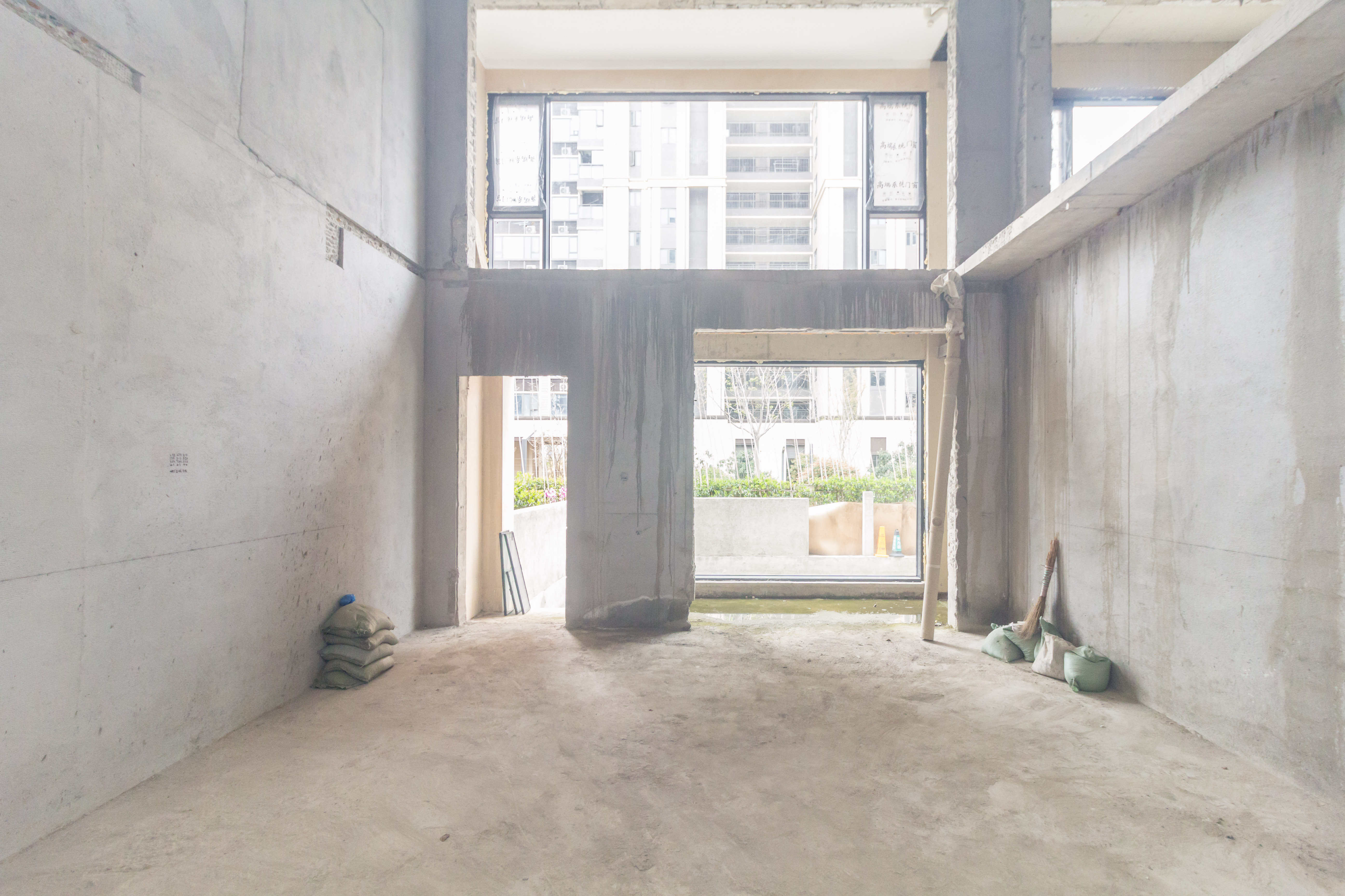 龙湖碧桂园天宸原著  5室2厅2卫    460.0万客厅