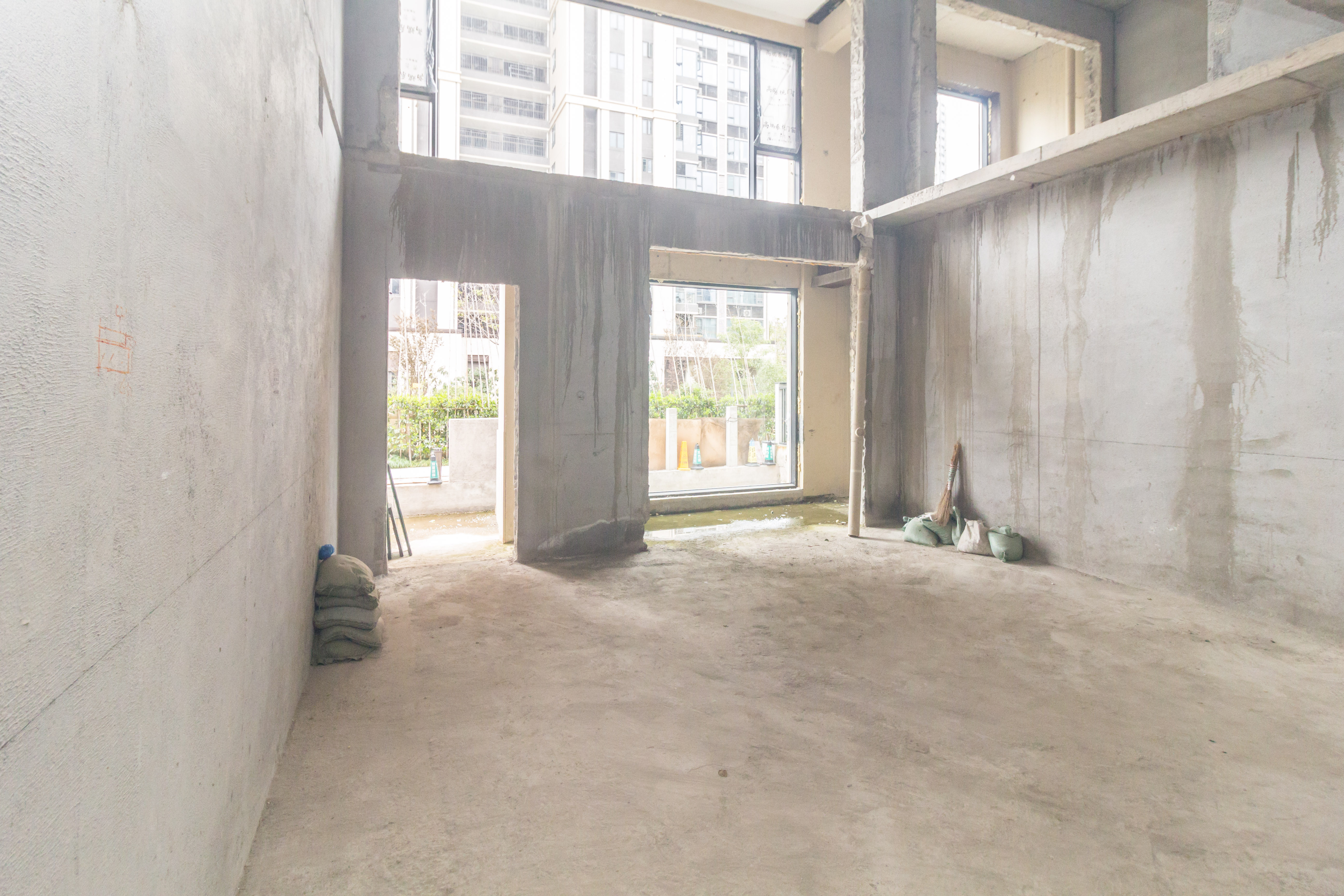 龙湖碧桂园天宸原著  5室2厅2卫    460.0万客厅