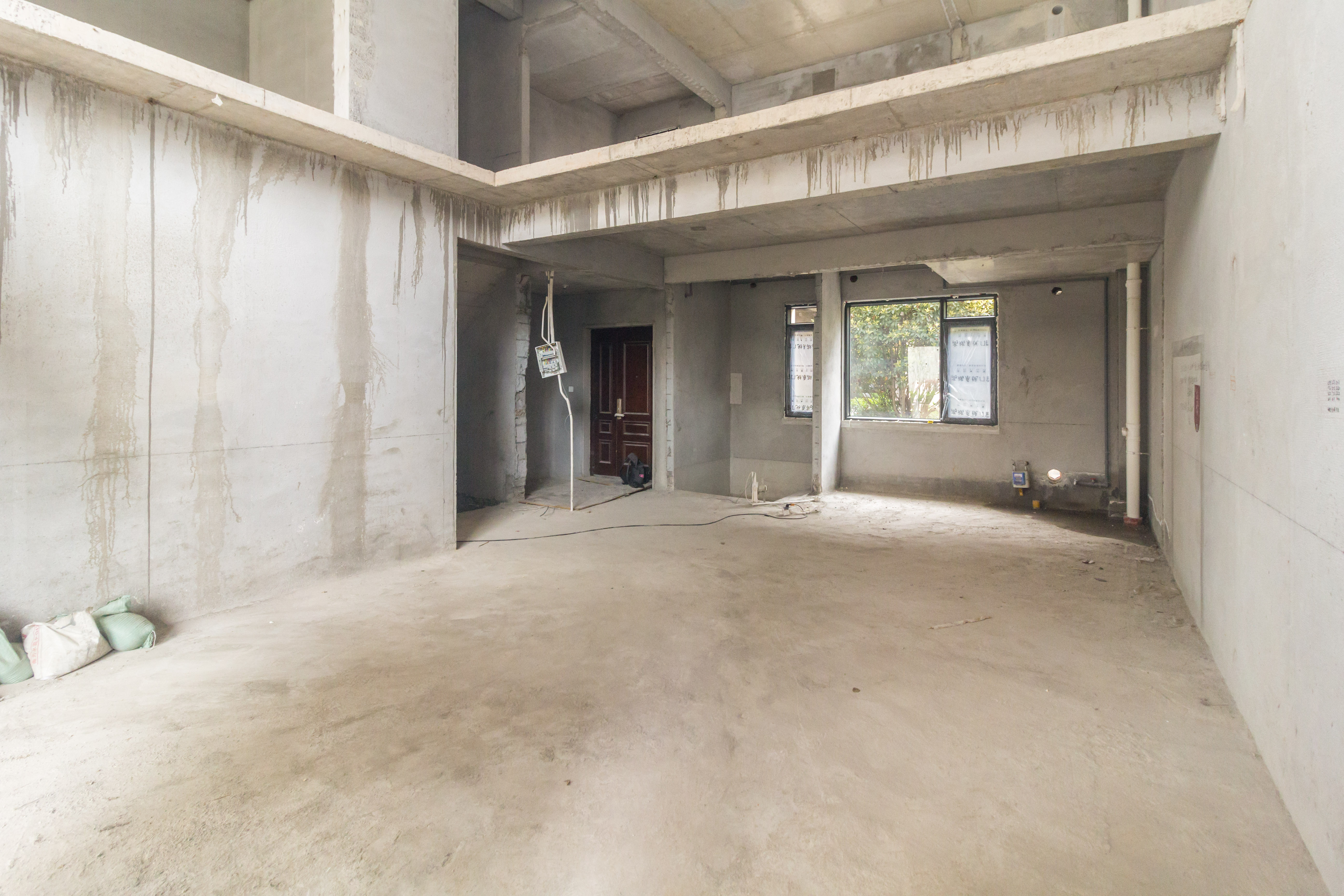 龙湖碧桂园天宸原著  5室2厅2卫    460.0万客厅