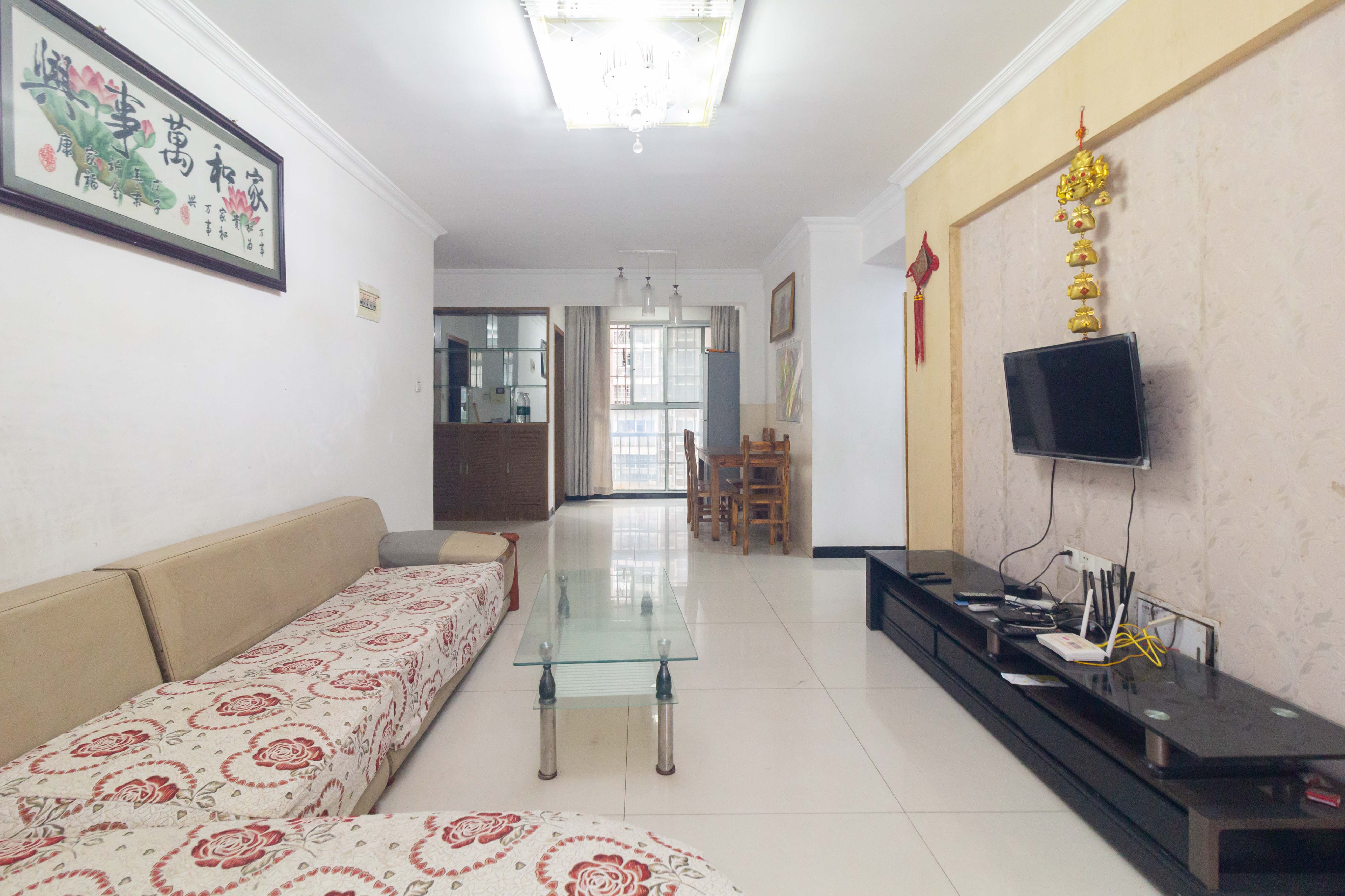 东业苹果社区 2室2厅1卫 50.9万 东业苹果社区 2室2厅1卫 50.9万客厅