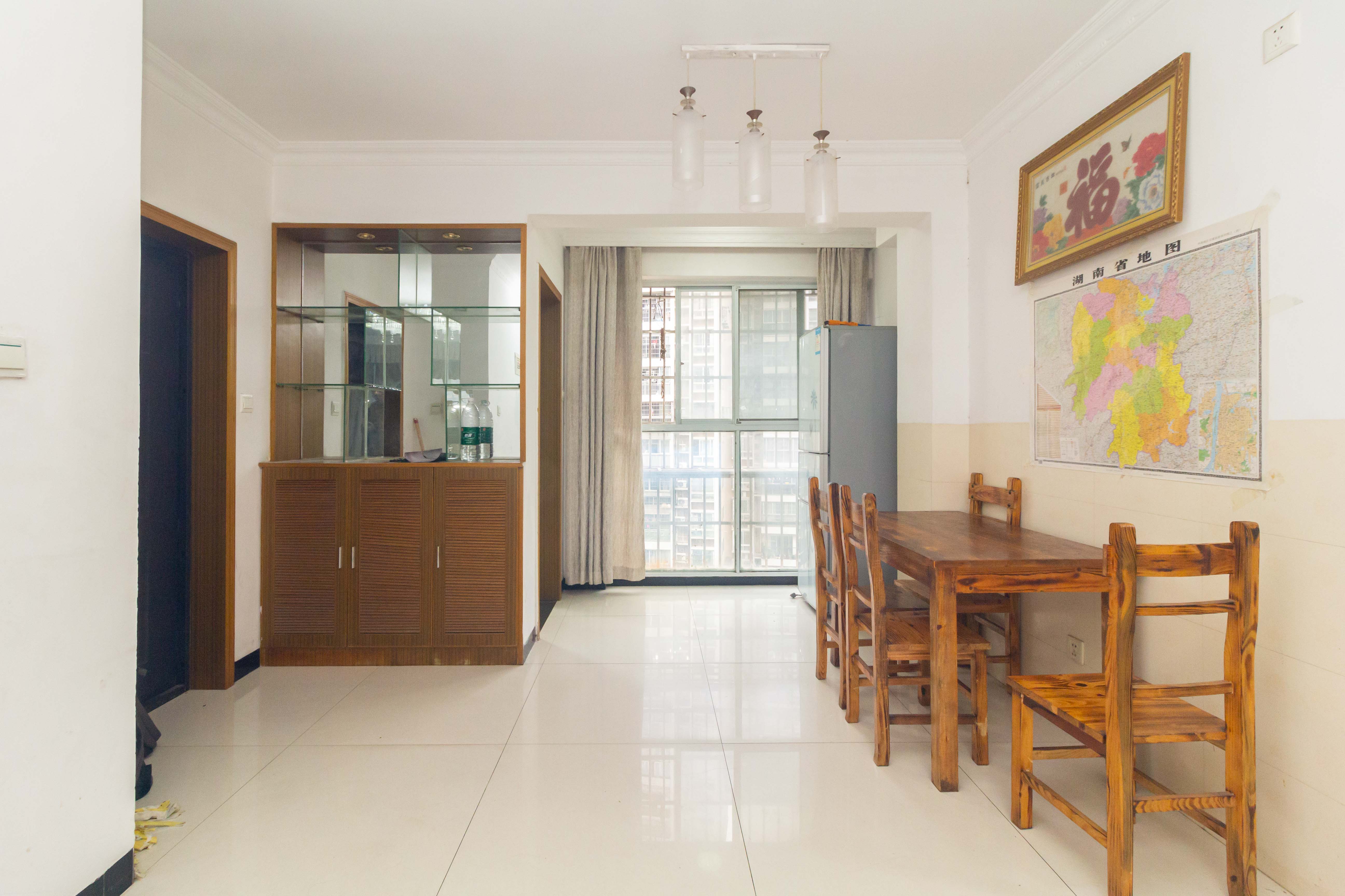 东业苹果社区 2室2厅1卫 50.9万 东业苹果社区 2室2厅1卫 50.9万客厅