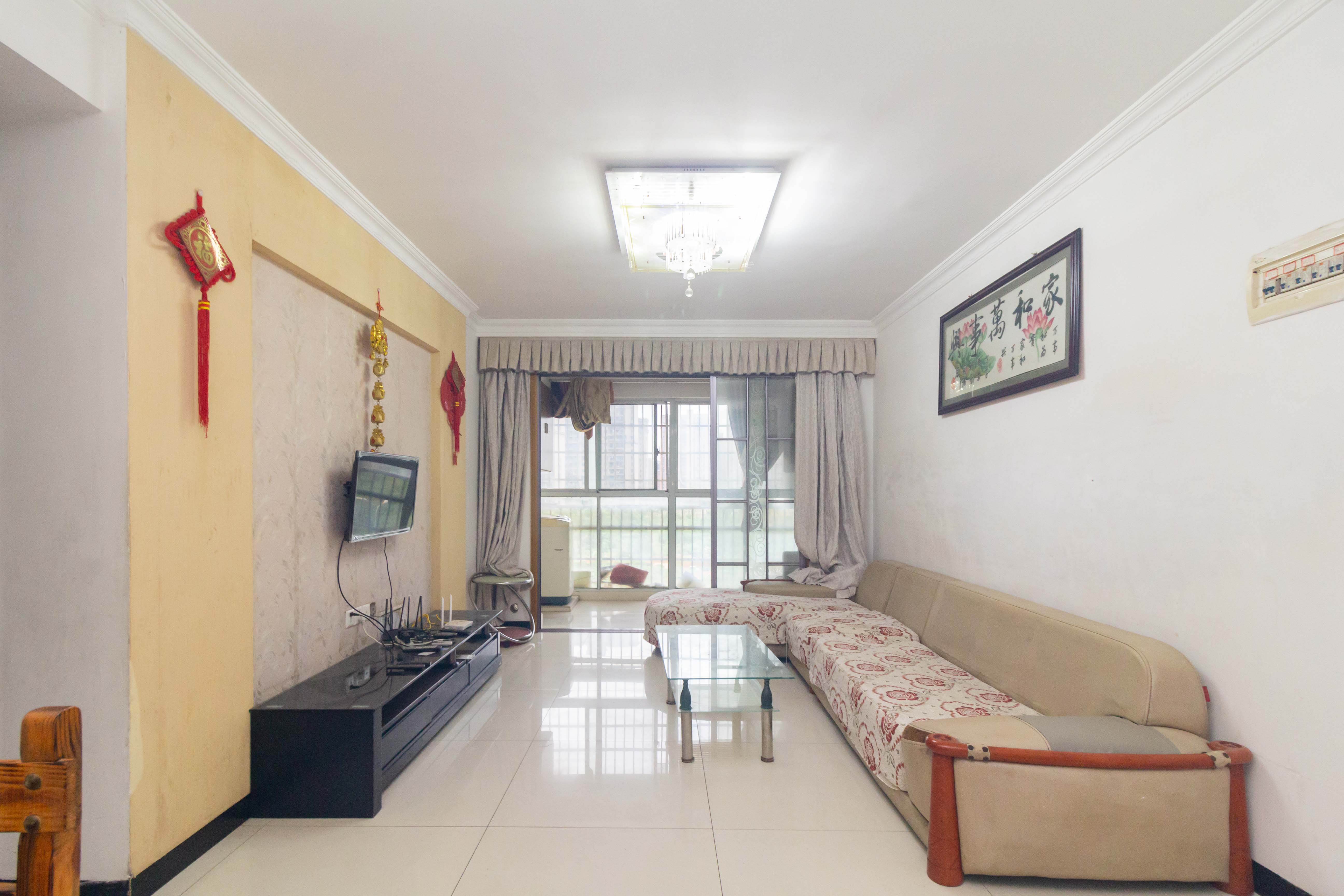 东业苹果社区 2室2厅1卫 50.9万 东业苹果社区 2室2厅1卫 50.9万客厅