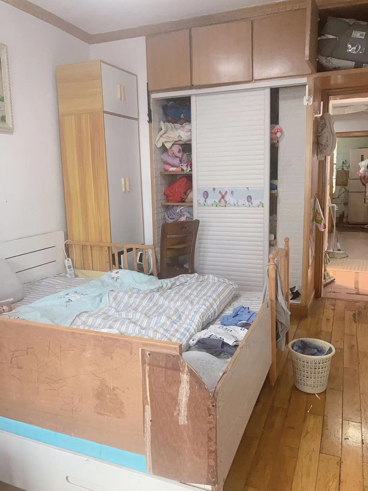 天鹤村长虹里  3室2厅1卫   35.00万客厅