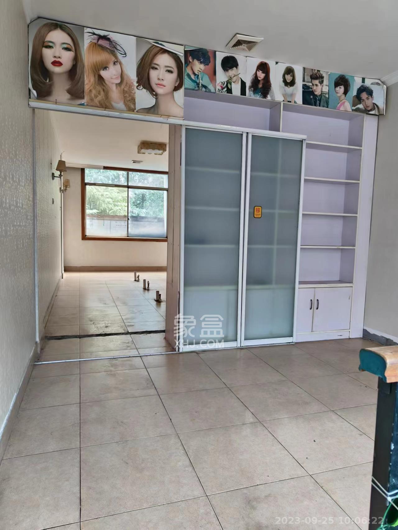 芙蓉路散盘  4室2厅1卫   3000.00元/月室内图