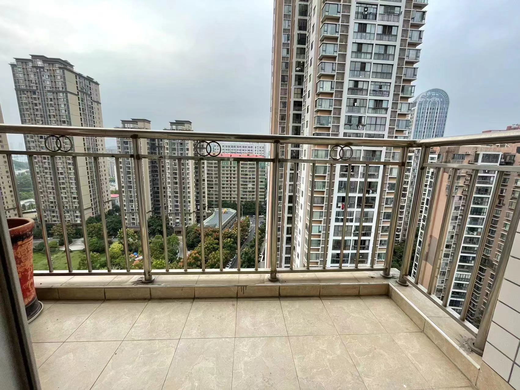 庐山春天二期曼城 4室2厅2卫 79.8万 庐山春天二期曼城 4室2厅2卫 79.8万室内图