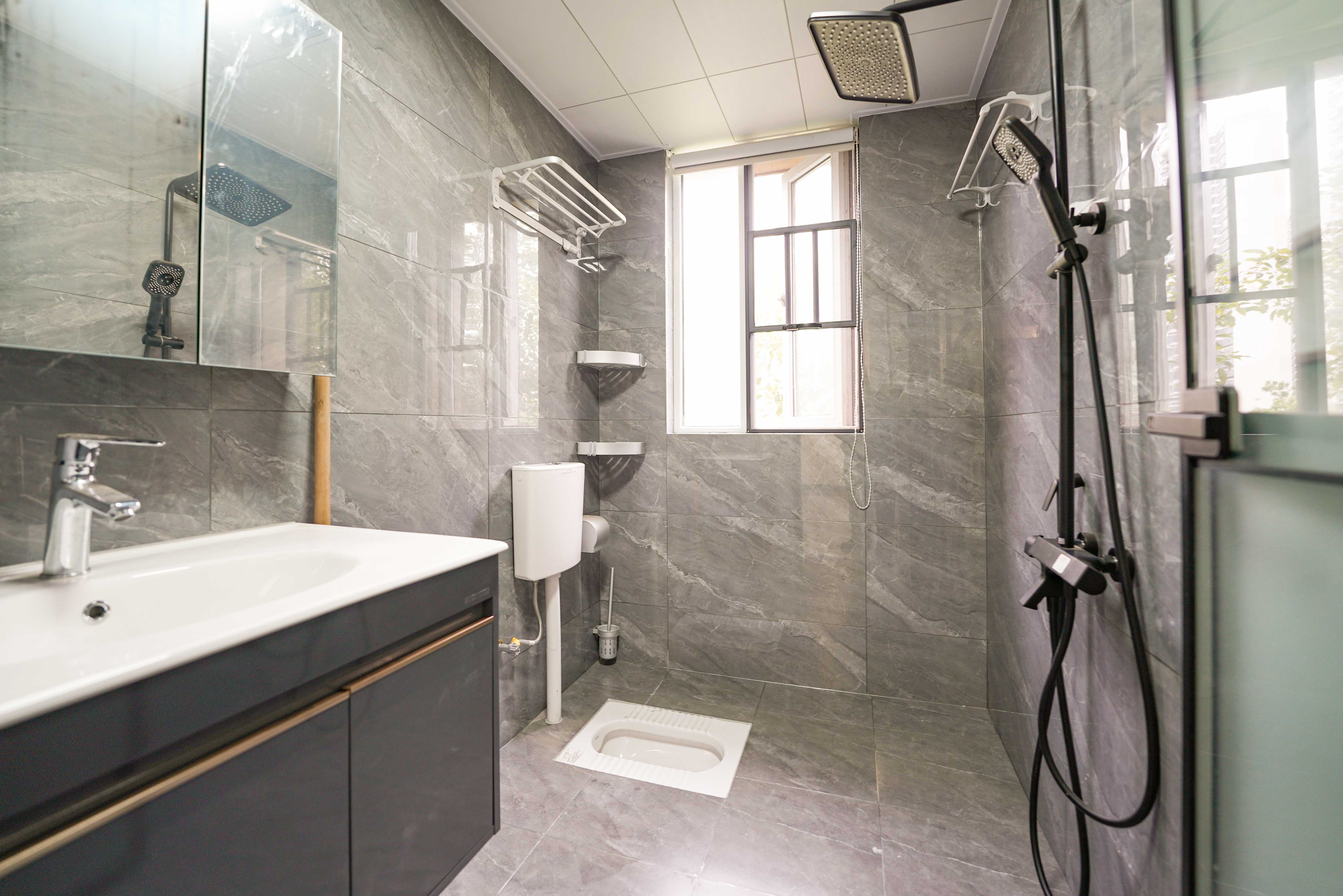 绿地新都会  3室2厅2卫    90.0万 绿地新都会  3室2厅2卫    90.0万卫生间