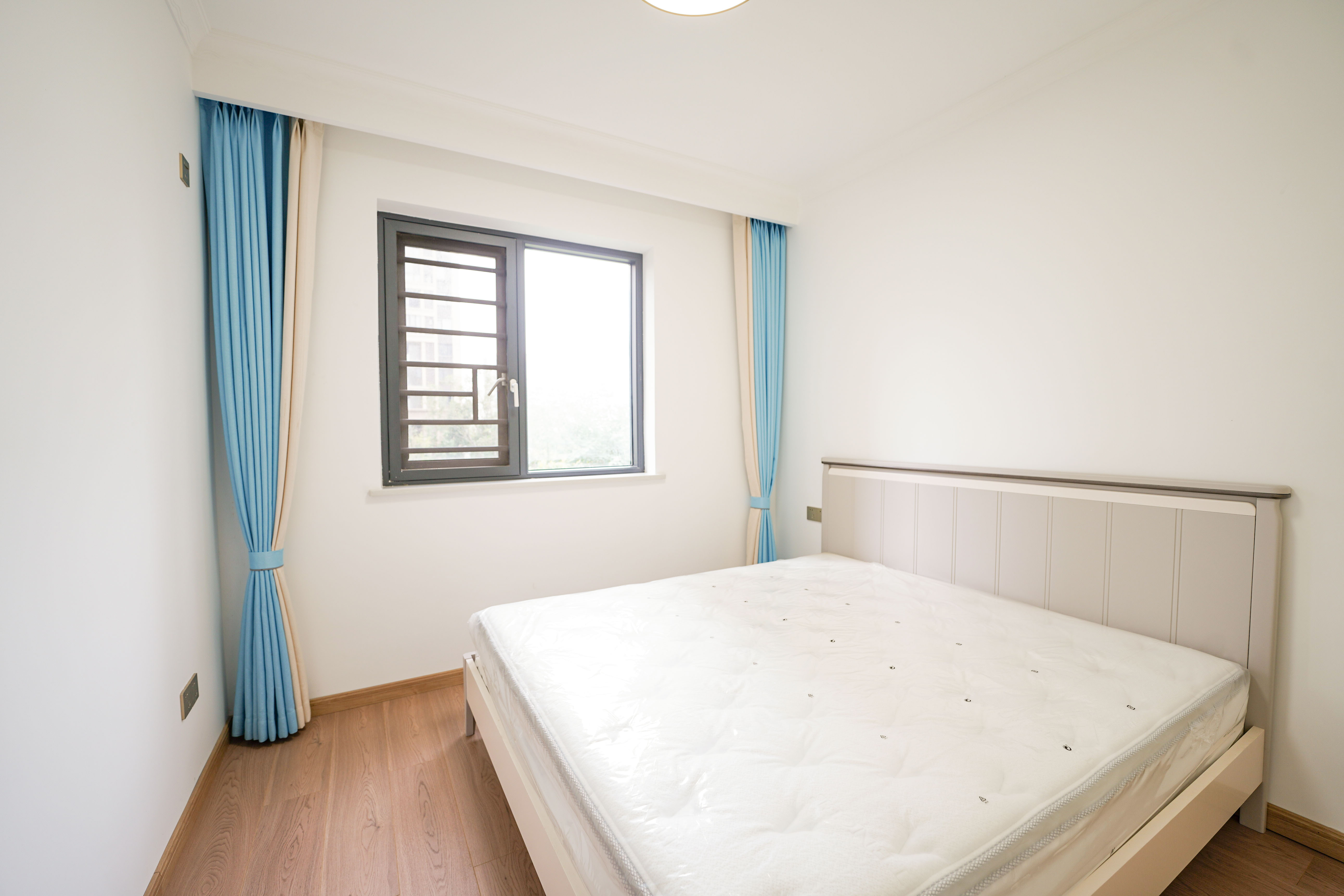 绿地新都会  3室2厅2卫    90.0万 绿地新都会  3室2厅2卫    90.0万卧室