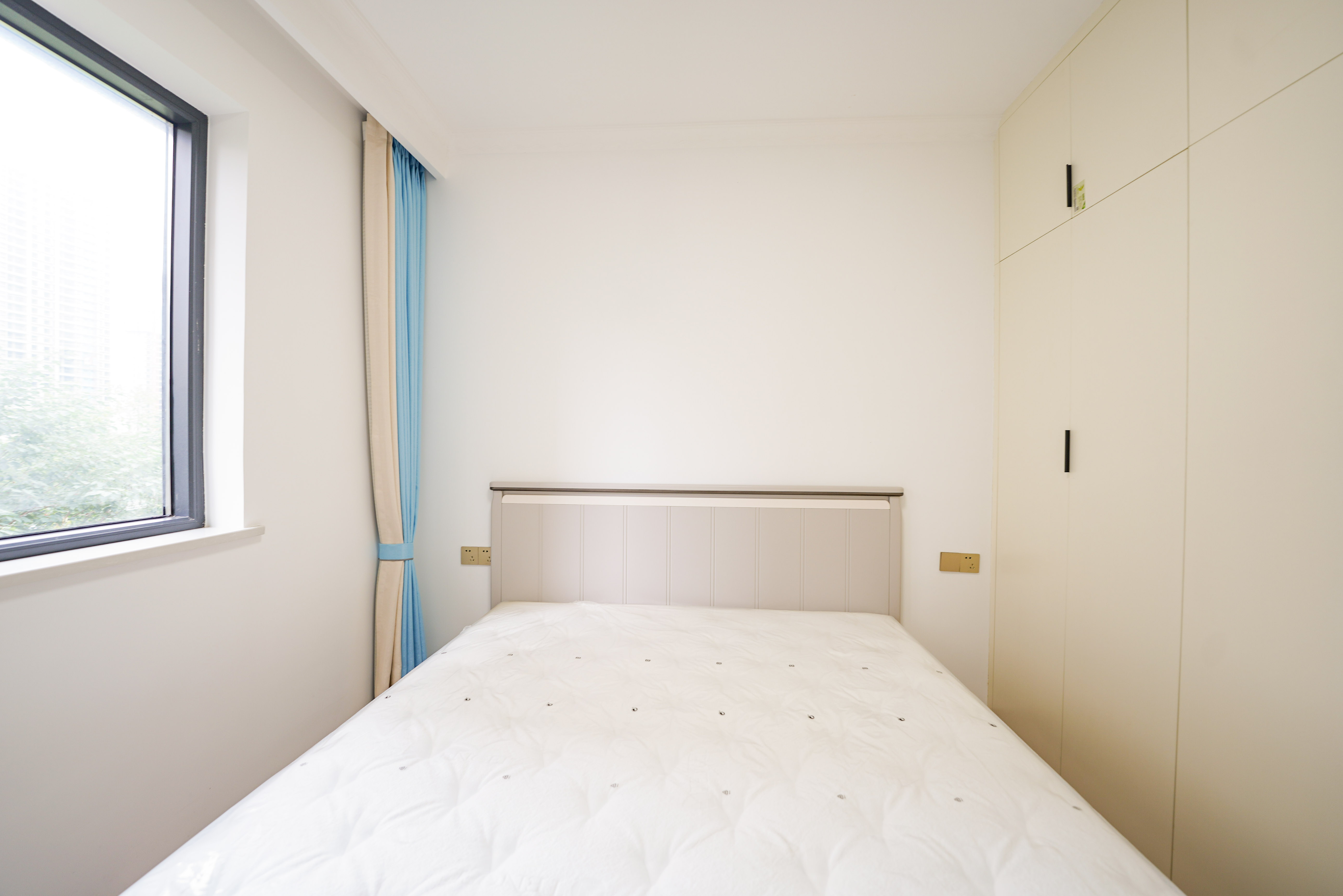 绿地新都会  3室2厅2卫    90.0万 绿地新都会  3室2厅2卫    90.0万卧室