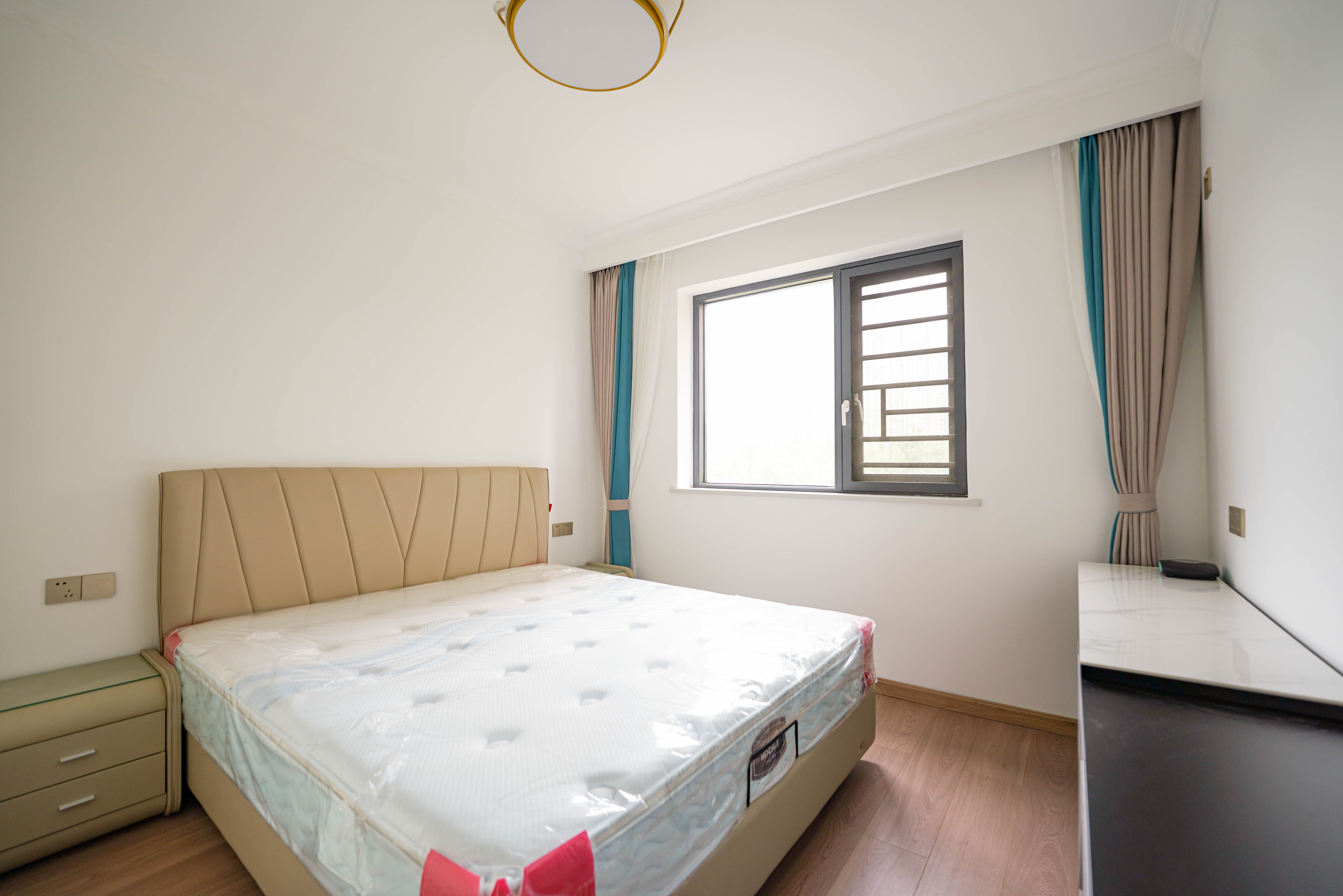 绿地新都会  3室2厅2卫    90.0万 绿地新都会  3室2厅2卫    90.0万卧室