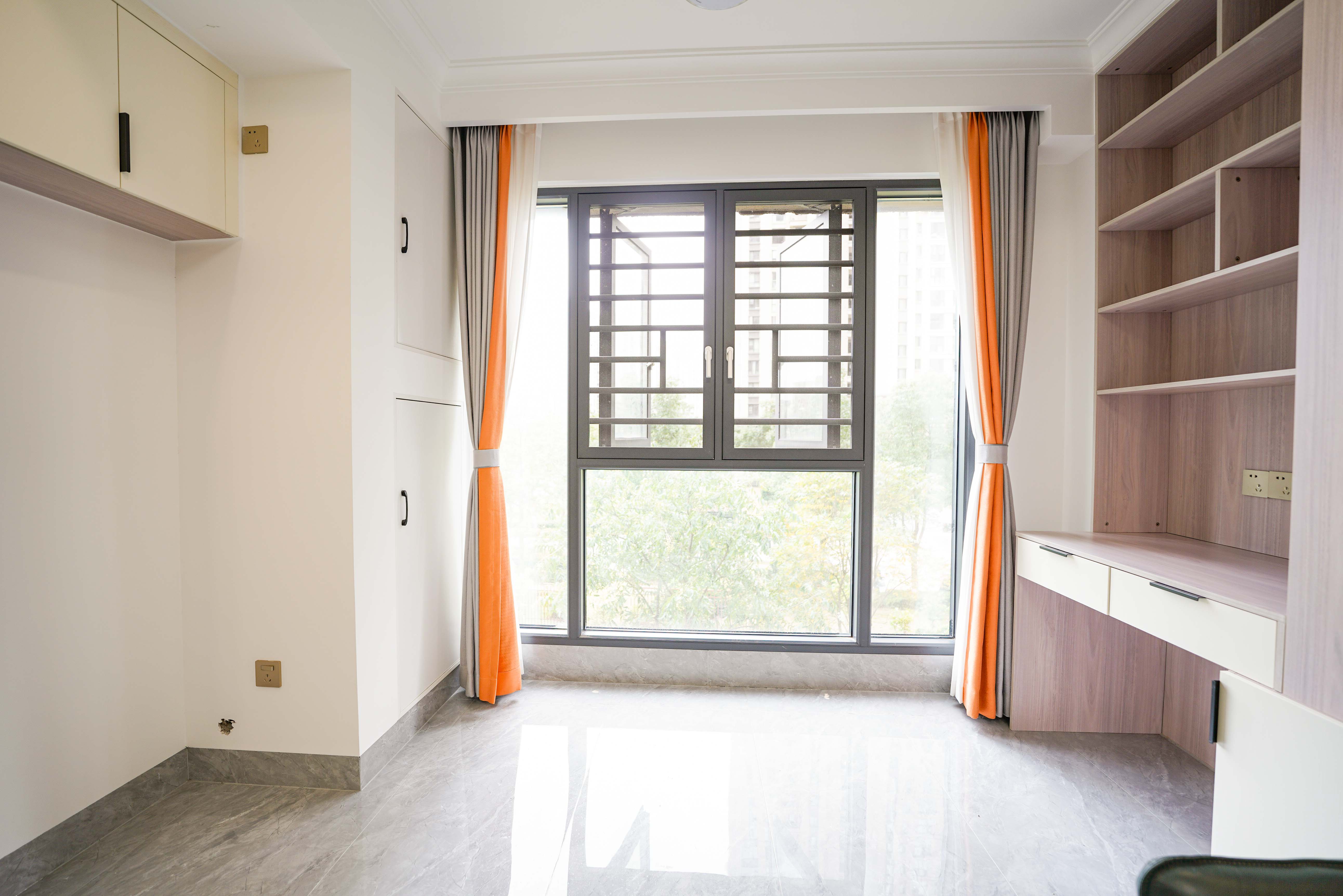 绿地新都会  3室2厅2卫    90.0万 绿地新都会  3室2厅2卫    90.0万阳台